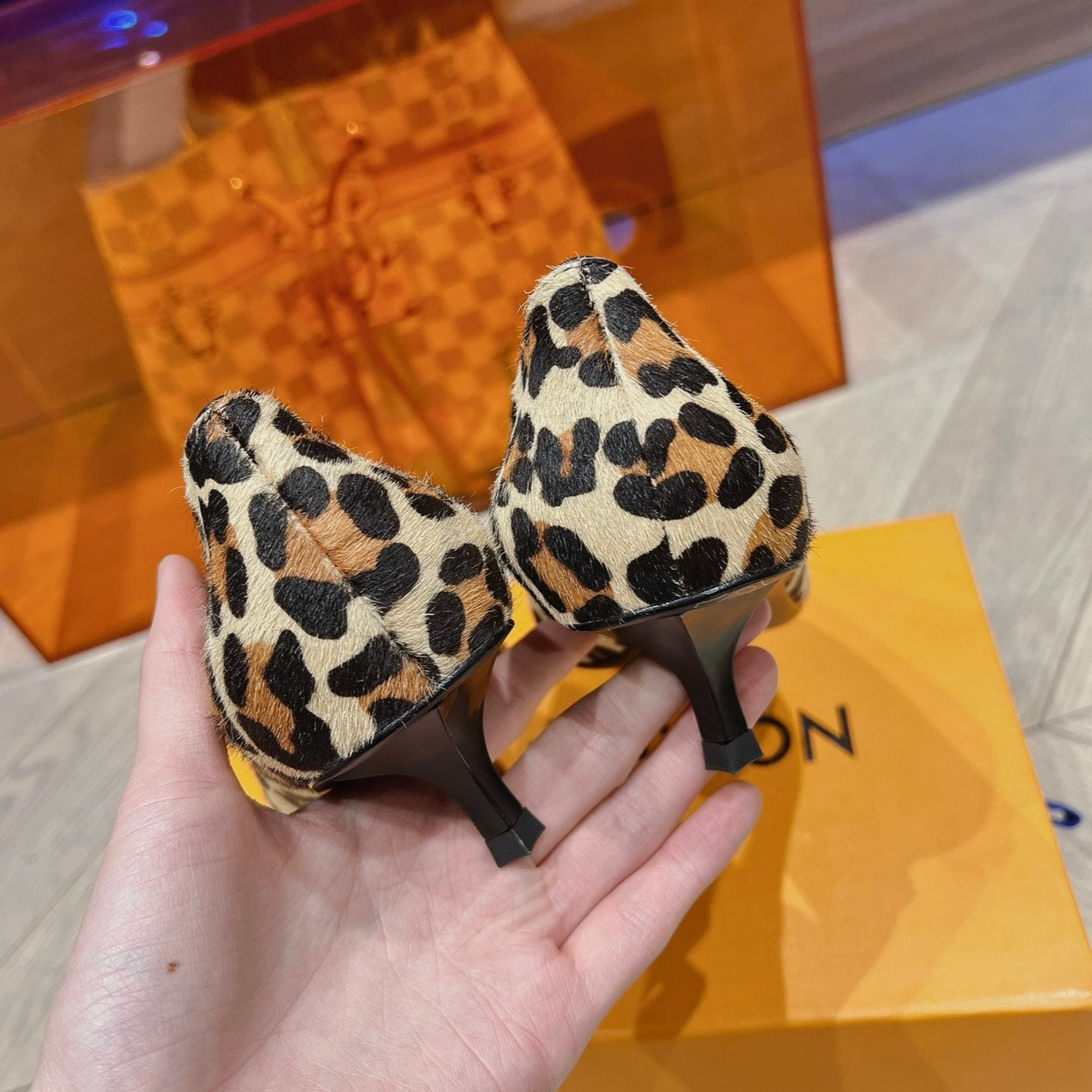 LV SINGLE LOW HEEL PUMP YELLOW LEOPARD - 34