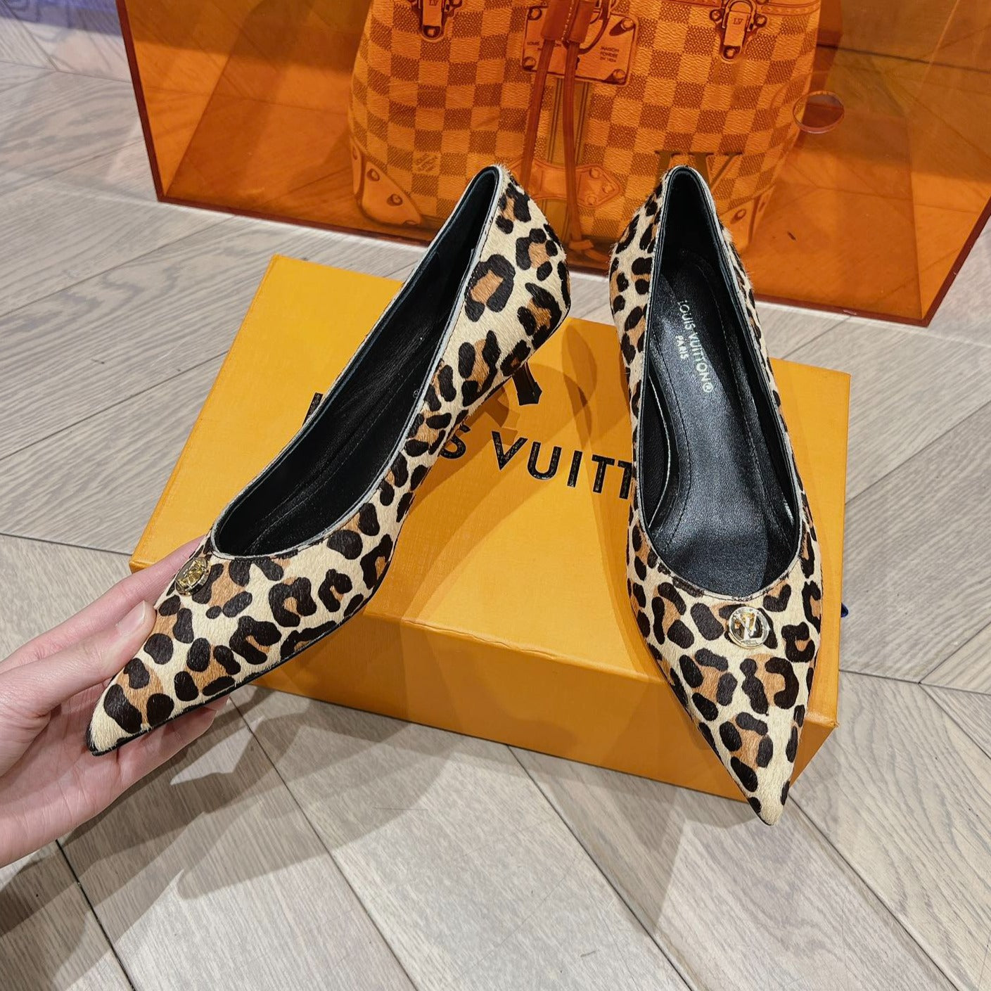 LV SINGLE LOW HEEL PUMP YELLOW LEOPARD - 34