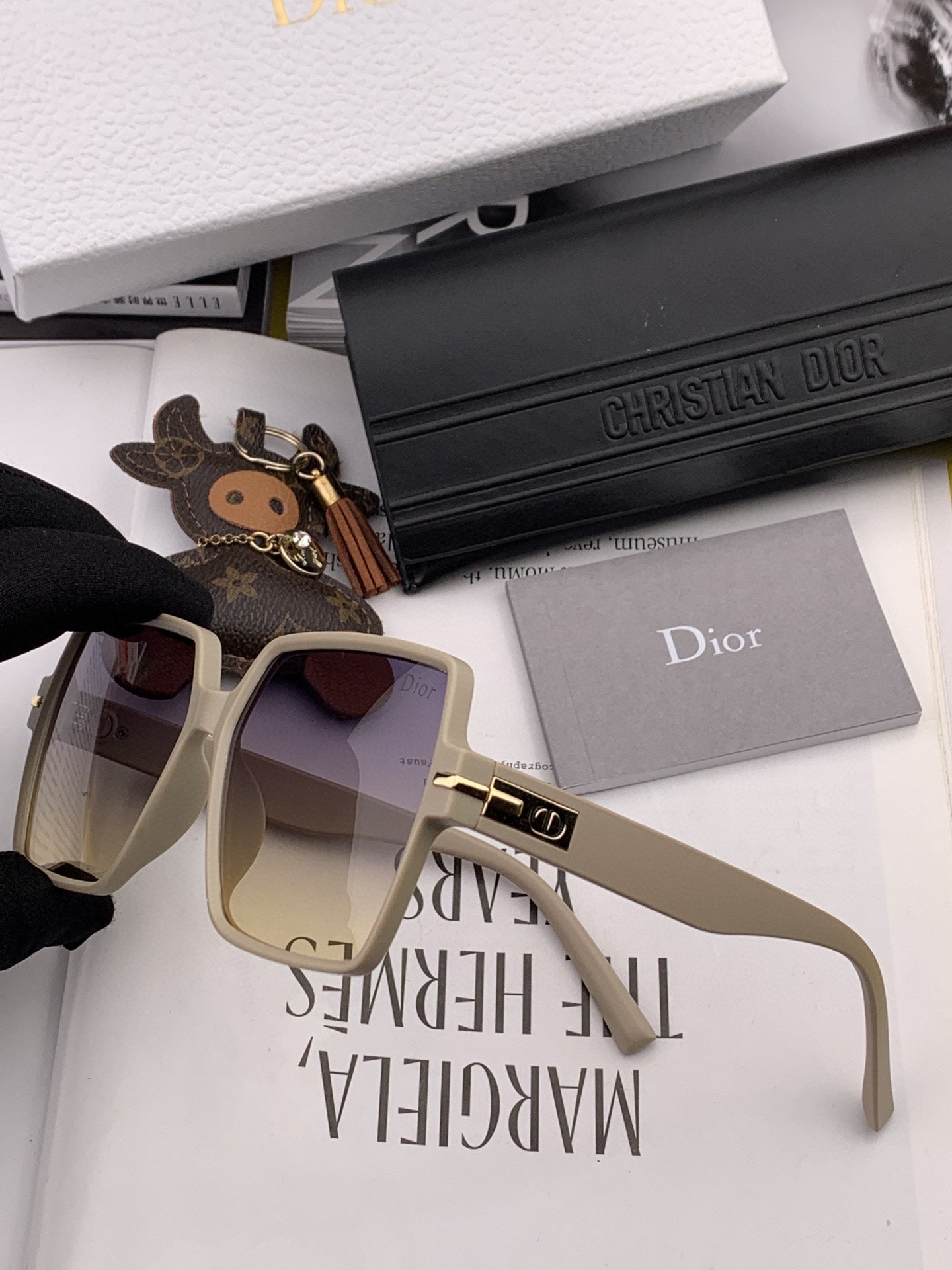 MONTAIGNE SQUARE SUNGLASS CD4780 IN ACETATE - Beige