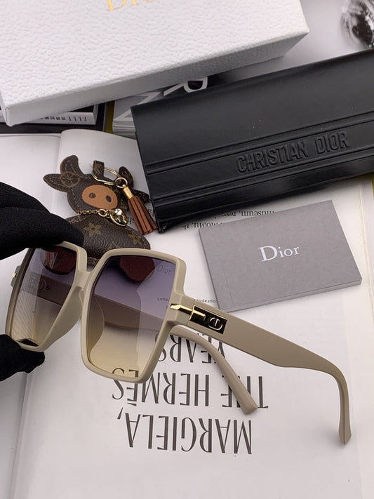 MONTAIGNE SQUARE SUNGLASS CD4780 IN ACETATE - Beige