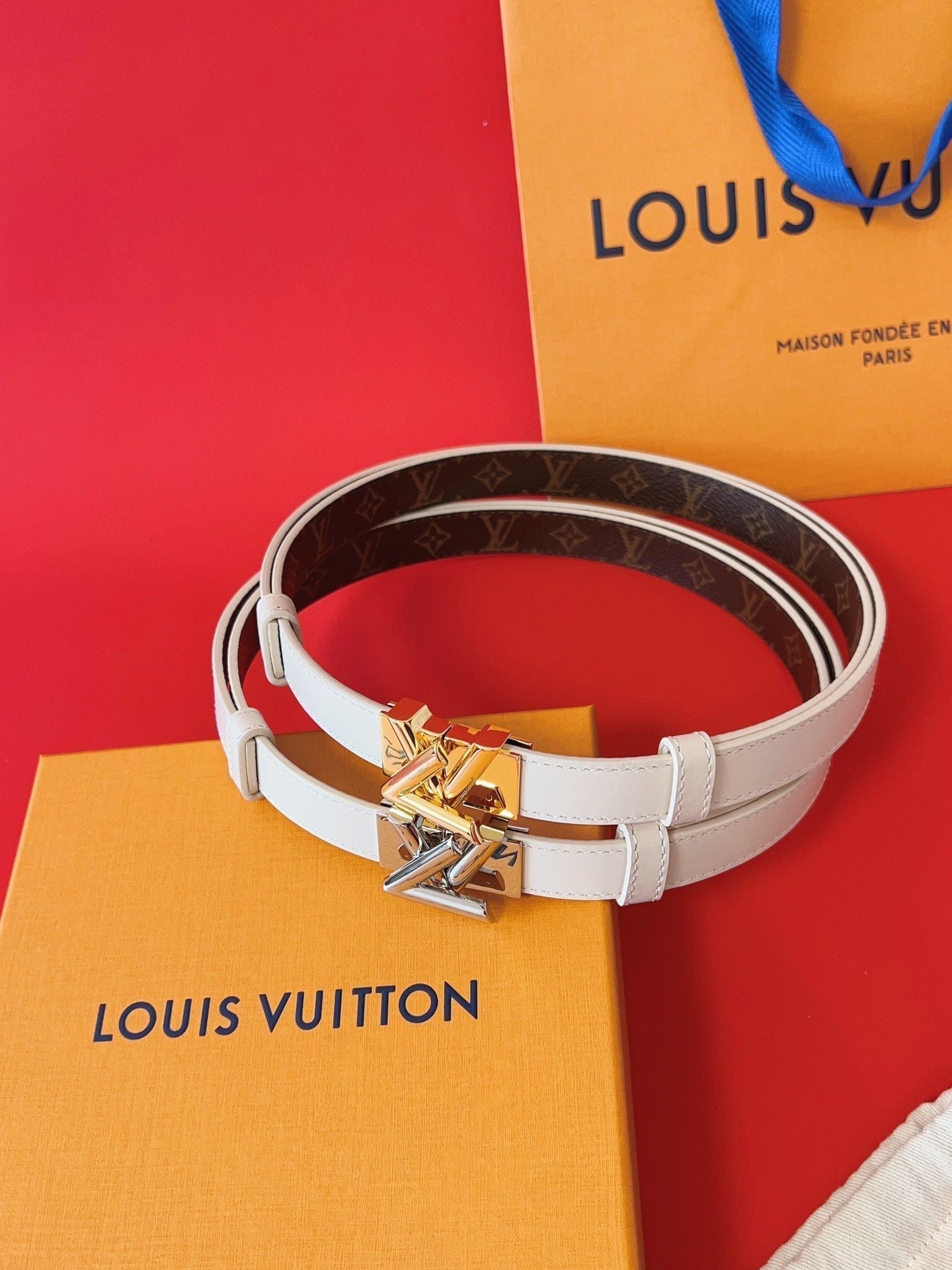 LV GO-14 20MM BELT IN WHITE CALFSKIN SILVER HARDWARE - 30