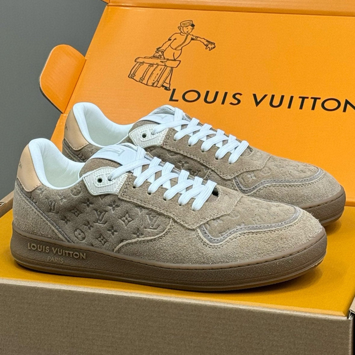 STADIUM SNEAKER IN KHAKI BROWN EMBOSSED MONOGRAM SUEDE - 35