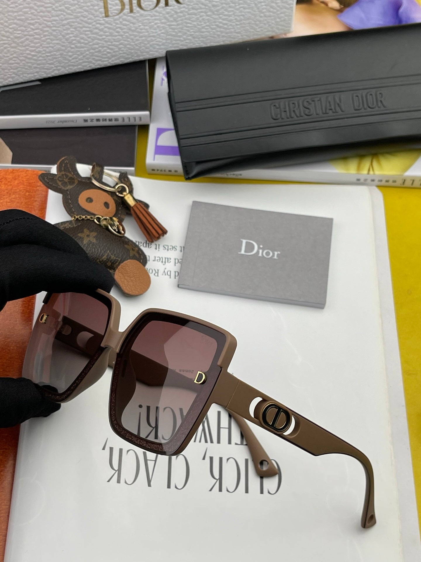 MONTAIGNE SQUARE SUNGLASS CD7129 IN ACETATE - White