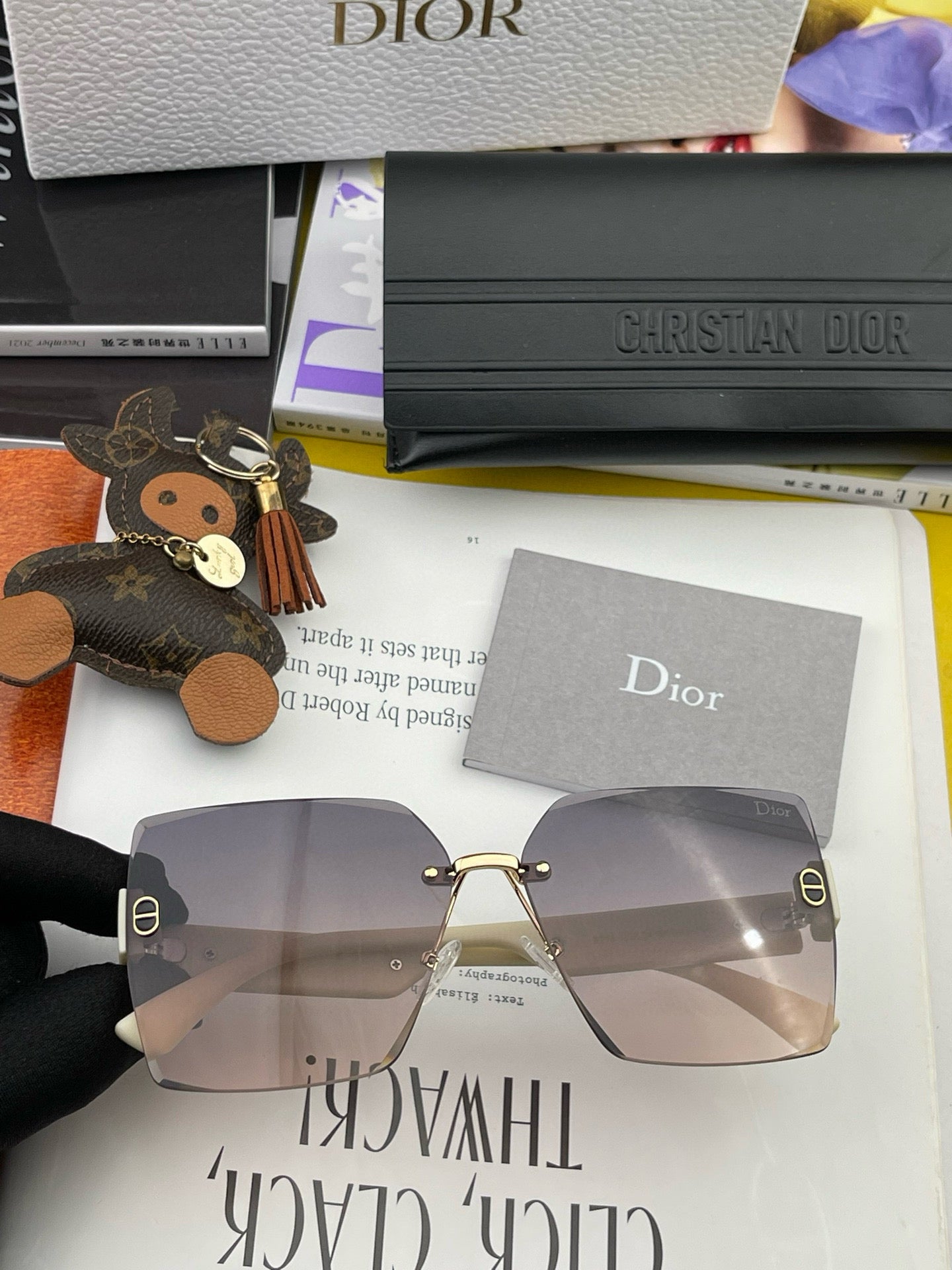 MONTAIGNE SQUARE SUNGLASS CD7159 IN ACETATE - Beige