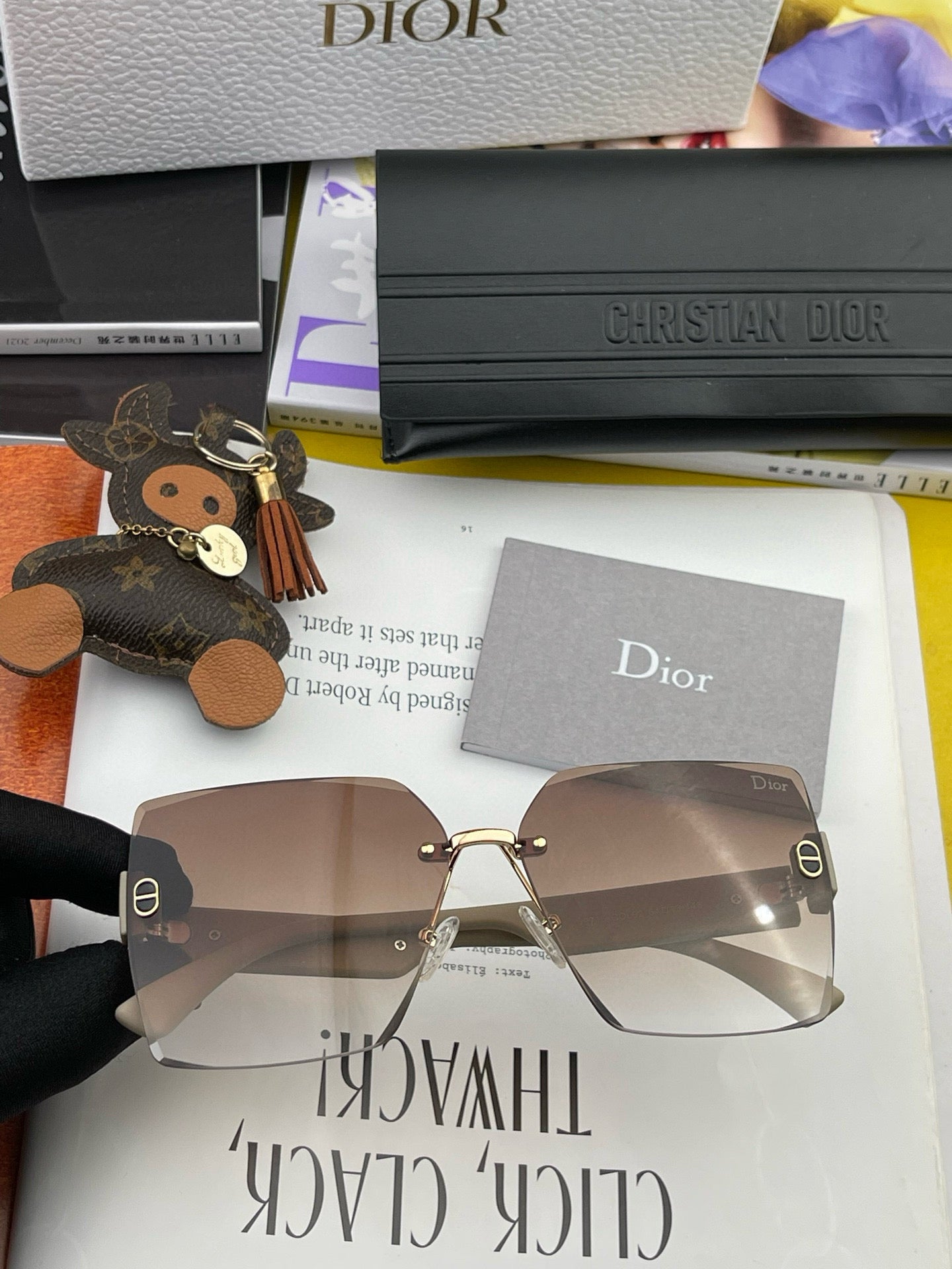 MONTAIGNE SQUARE SUNGLASS CD7159 IN ACETATE - Beige