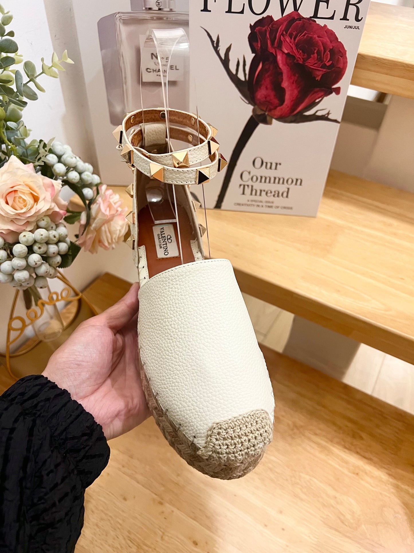 WHITE LEATHER ROCKSTUD ESPADRILLES ANKLE STRAP FLATS - 36