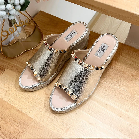 LACE-UP WEDGE SANDALS IN SILVER CALFSKIN WITH STUDS - 36