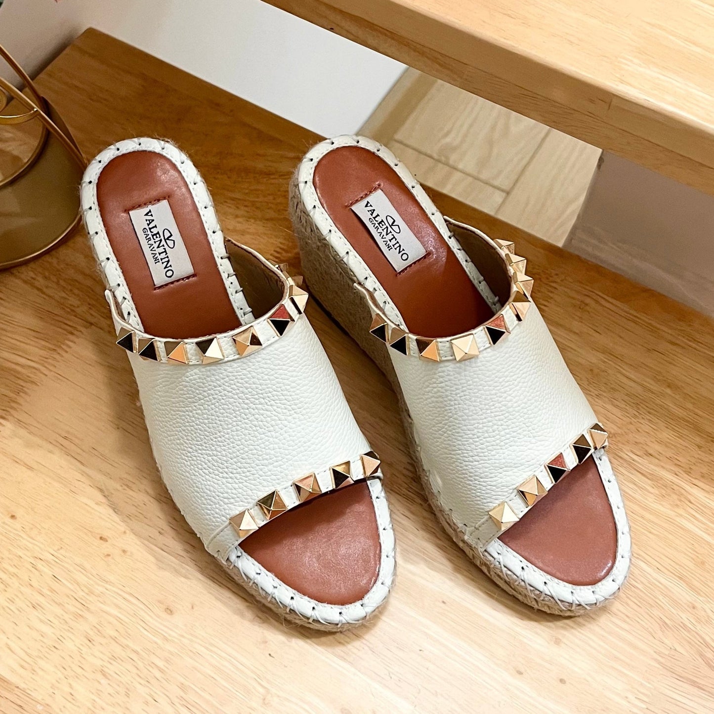 LACE-UP WEDGE SANDALS IN WHITE CALFSKIN WITH STUDS - 36