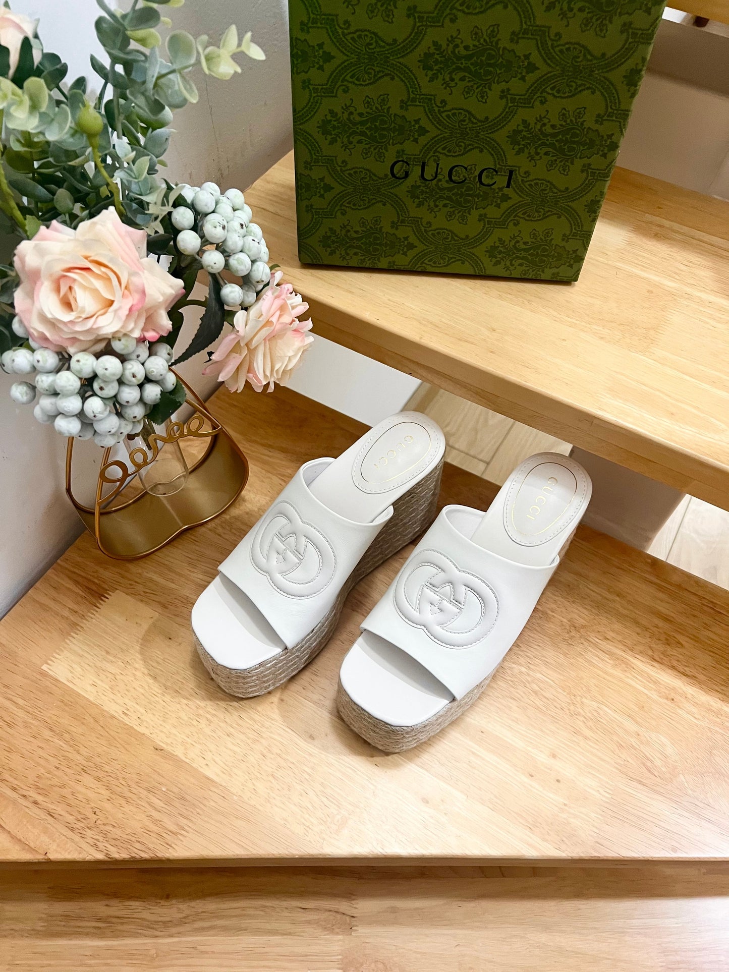 HIGH 10CM WEDGE SANDALS IN WHITE SHEEPSKIN - 36