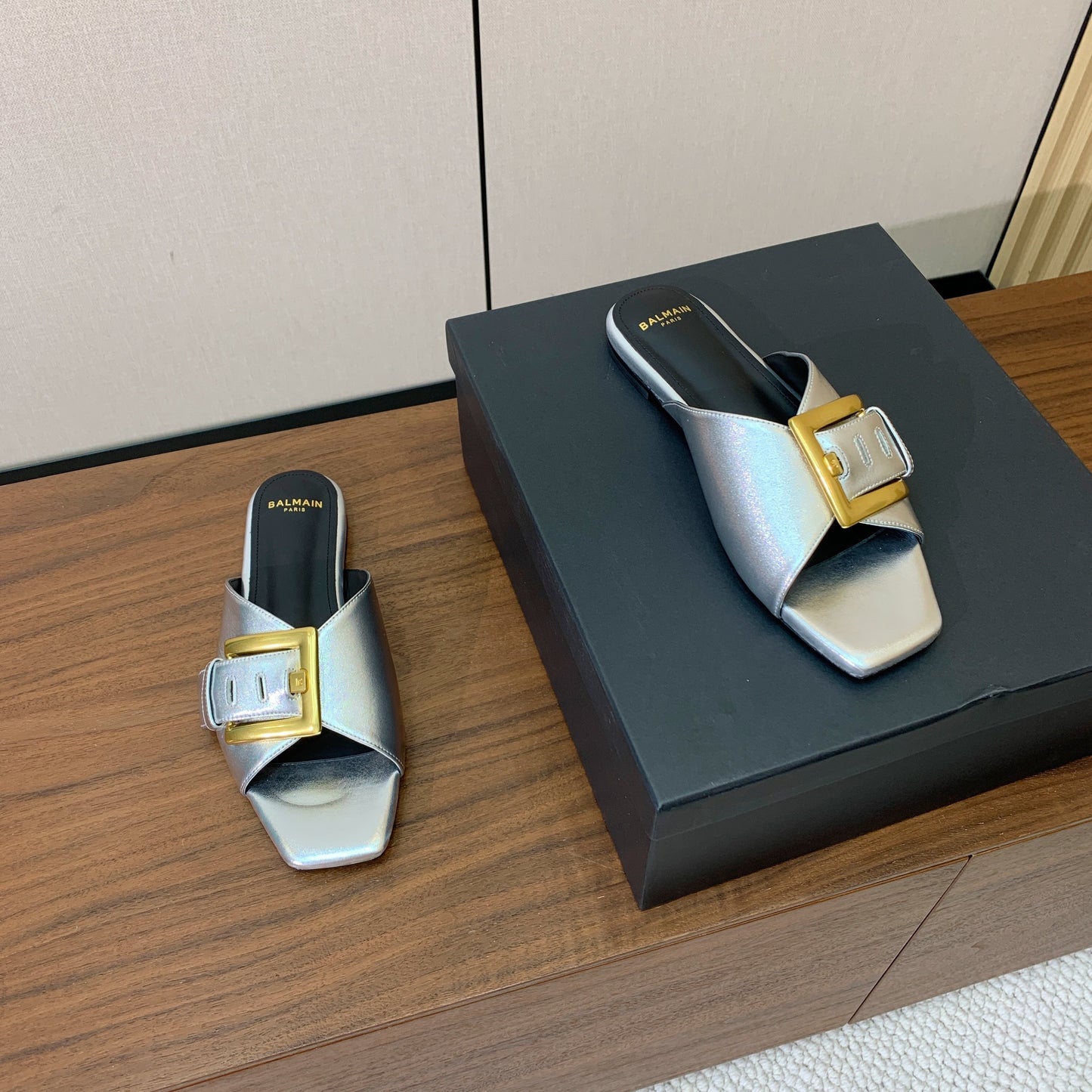 БАЛЬМЕН 26S ПЛОСКІ САНДАЛІЇ B-BELT З ТЕЛЯЧОЇ ШКІРИ КОЛЬОРУ МЕТАЛІК