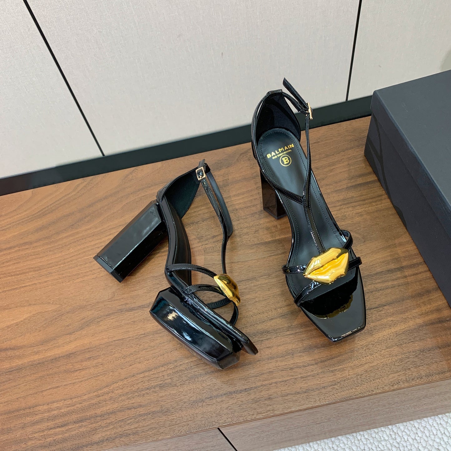 BALMAIN 26S LIP-EMBELLISHED HEELS 105 MM IN BLACK CALFSKIN WITH GOLD HARDWARE