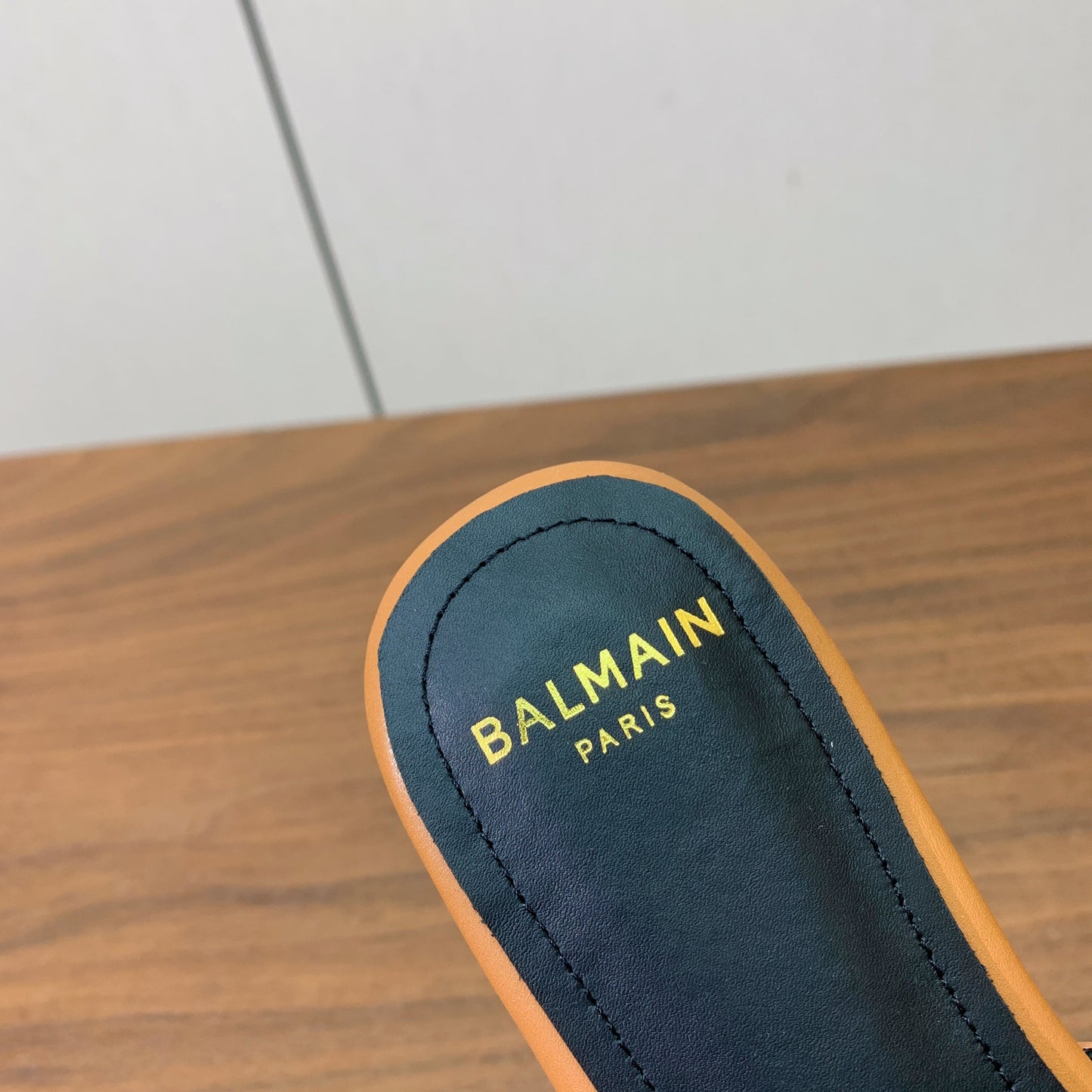 БОСОНІЖКИ BALMAIN 26S НА ПЛОСКІЙ ПІДОШВІ ЗІ СВІТЛО-КОРИЧНЕВОЇ ТЕЛЯЧОЇ ШКІРИ ТА СІТКИ
