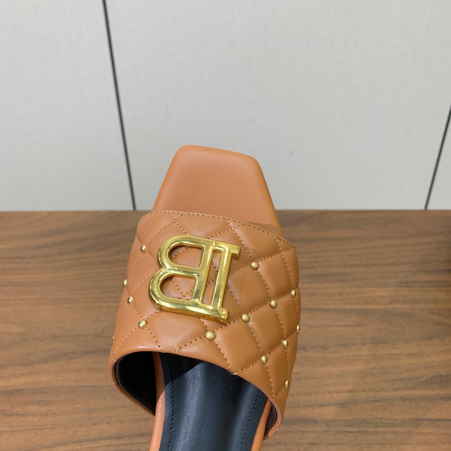 BALMAIN 26S СТЬОБАНІ МЮЛІ СВІТЛО-КОРИЧНЕВОЇ ТЕЛЯЧОЇ ШКІРИ