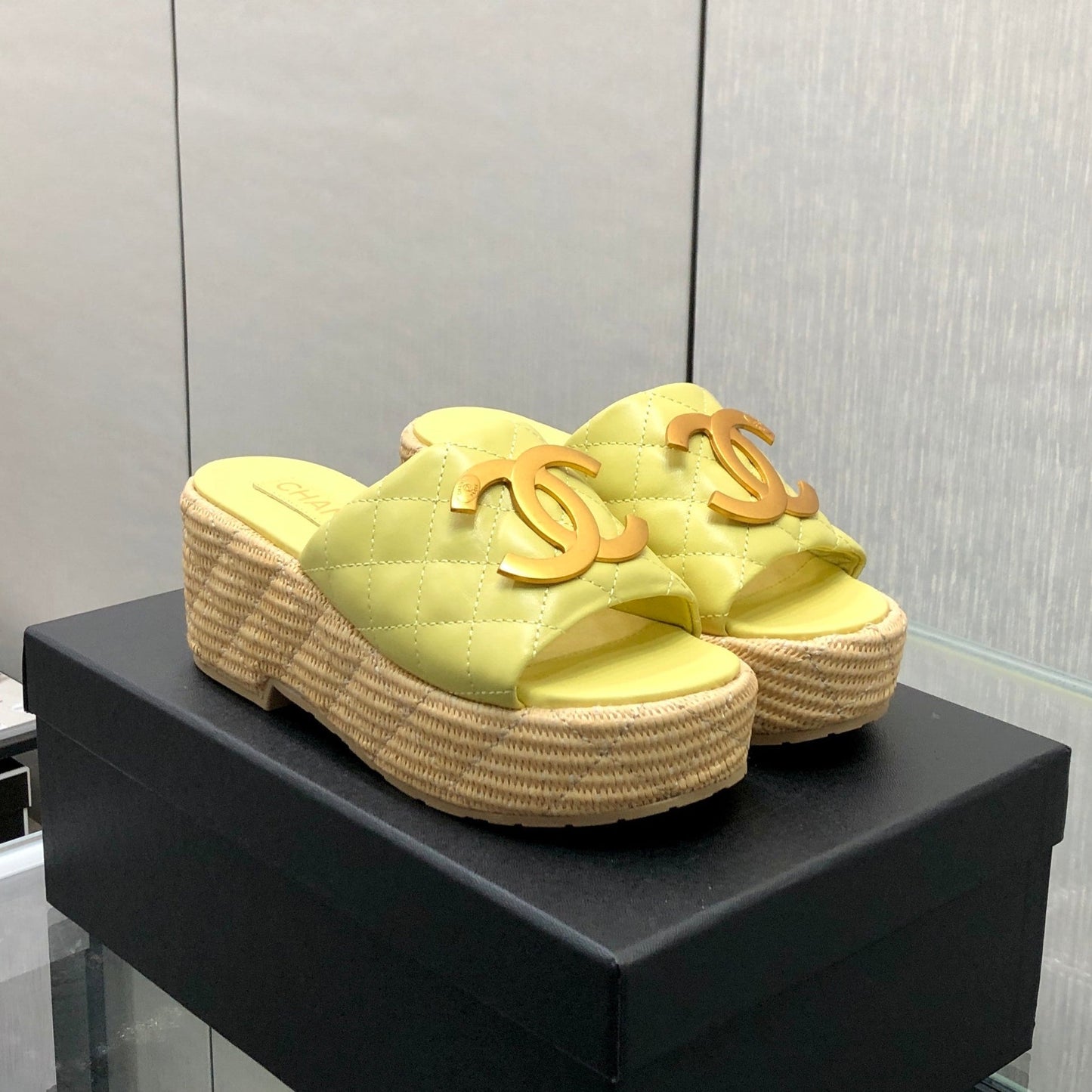 THICK SOLE WEDGE SLIPPERS IN SAND YELLOW LAMBSKIN AND BEIGE RUBBER - 35