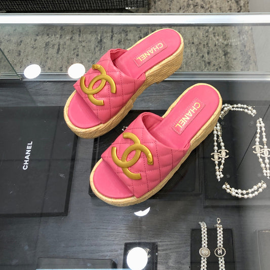 THICK SOLE WEDGE SLIPPERS IN PUNCH PINK LAMBSKIN AND BEIGE RUBBER - 35