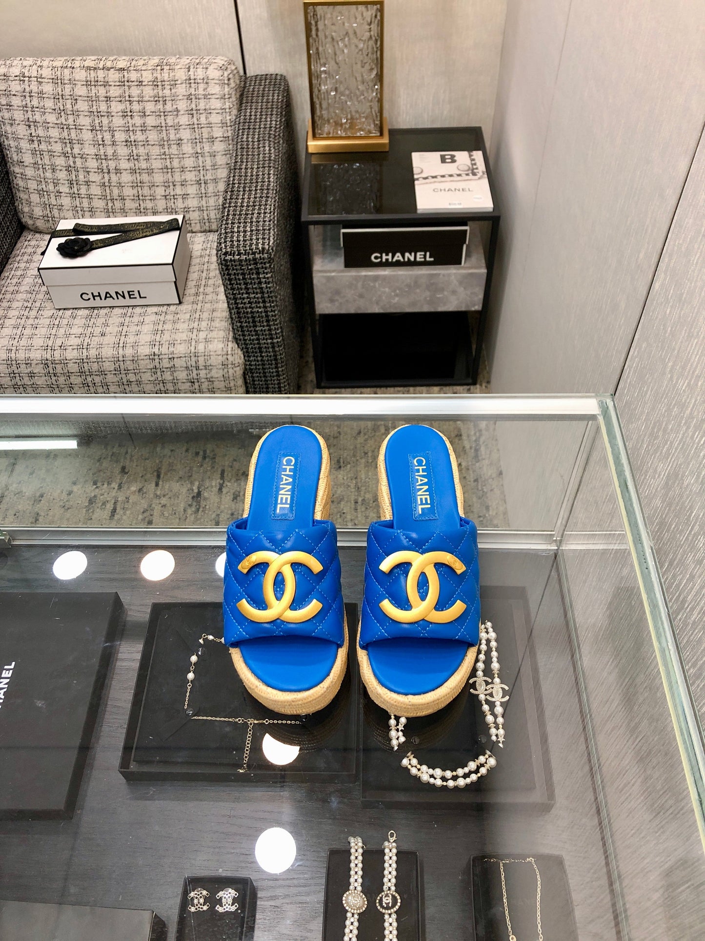 THICK SOLE WEDGE SLIPPERS IN COBALT BLUE LAMBSKIN AND BEIGE RUBBER - 35
