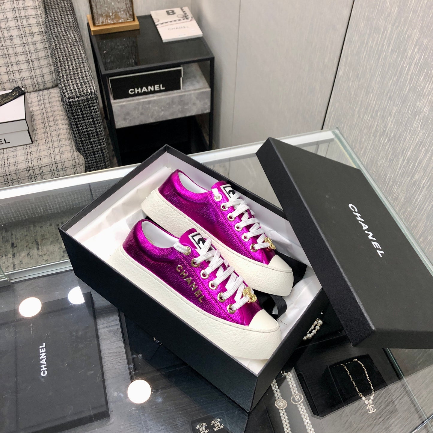 CASUAL SNEAKER IN MAGENTA PURPLE METALLIC LAMBSKIN WITH GOLD LOGO - 35
