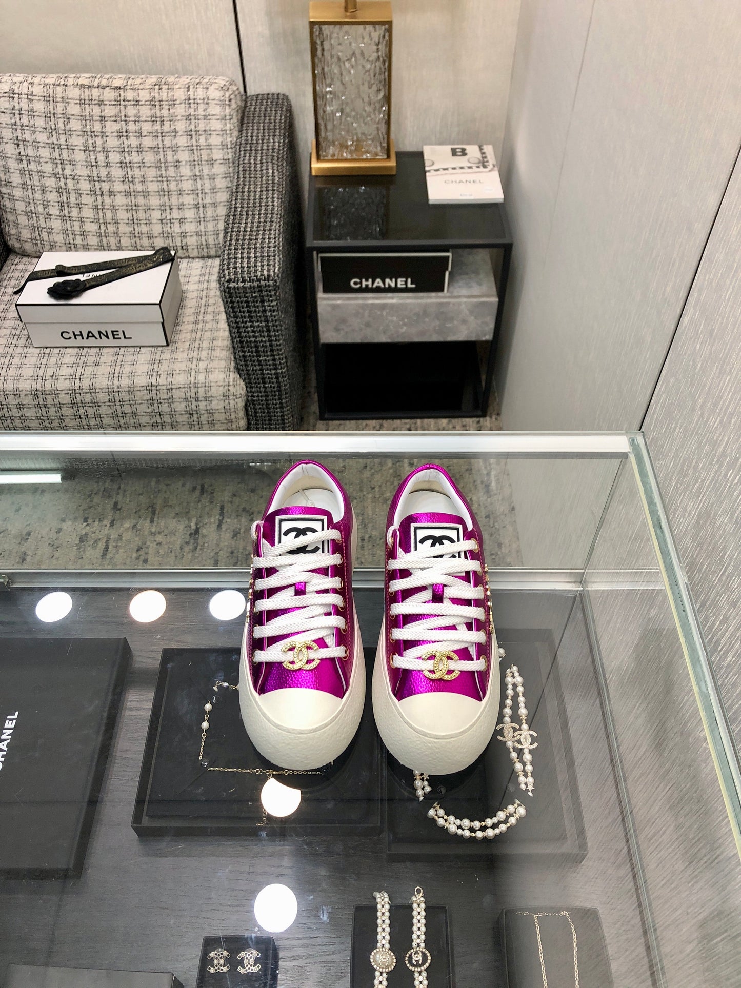 CASUAL SNEAKER IN MAGENTA PURPLE METALLIC LAMBSKIN WITH GOLD LOGO - 35