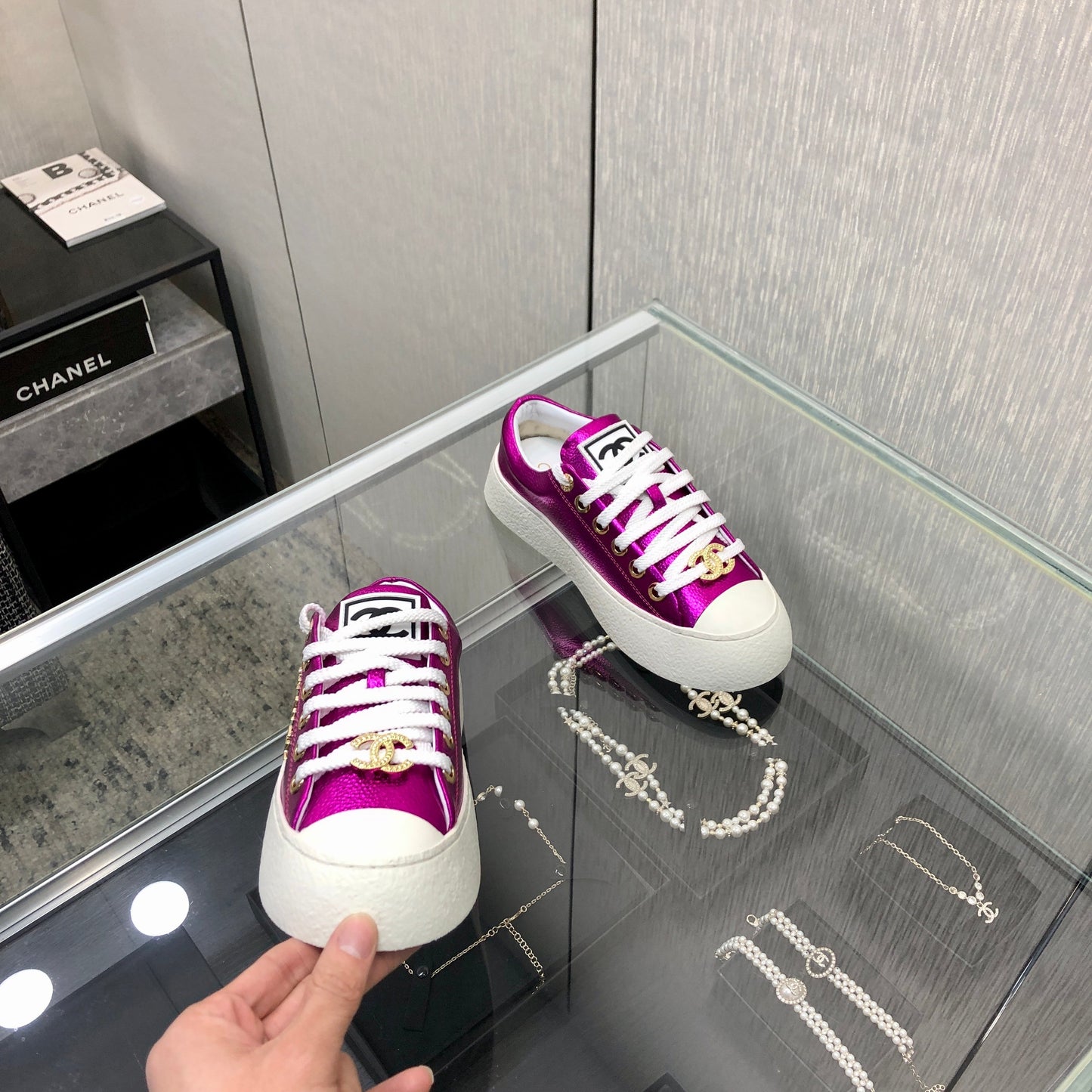 CASUAL SNEAKER IN MAGENTA PURPLE METALLIC LAMBSKIN WITH GOLD LOGO - 35
