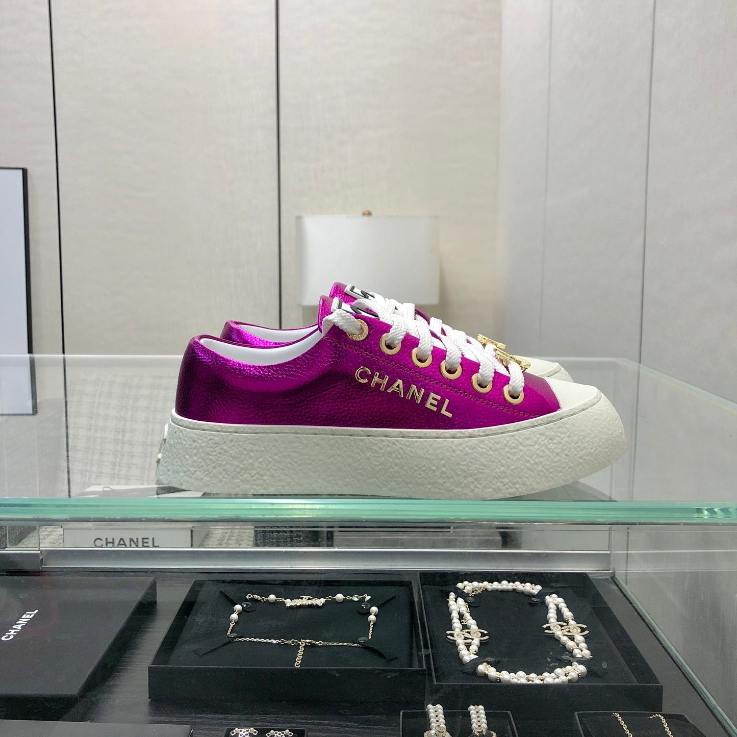 CASUAL SNEAKER IN MAGENTA PURPLE METALLIC LAMBSKIN WITH GOLD LOGO - 35