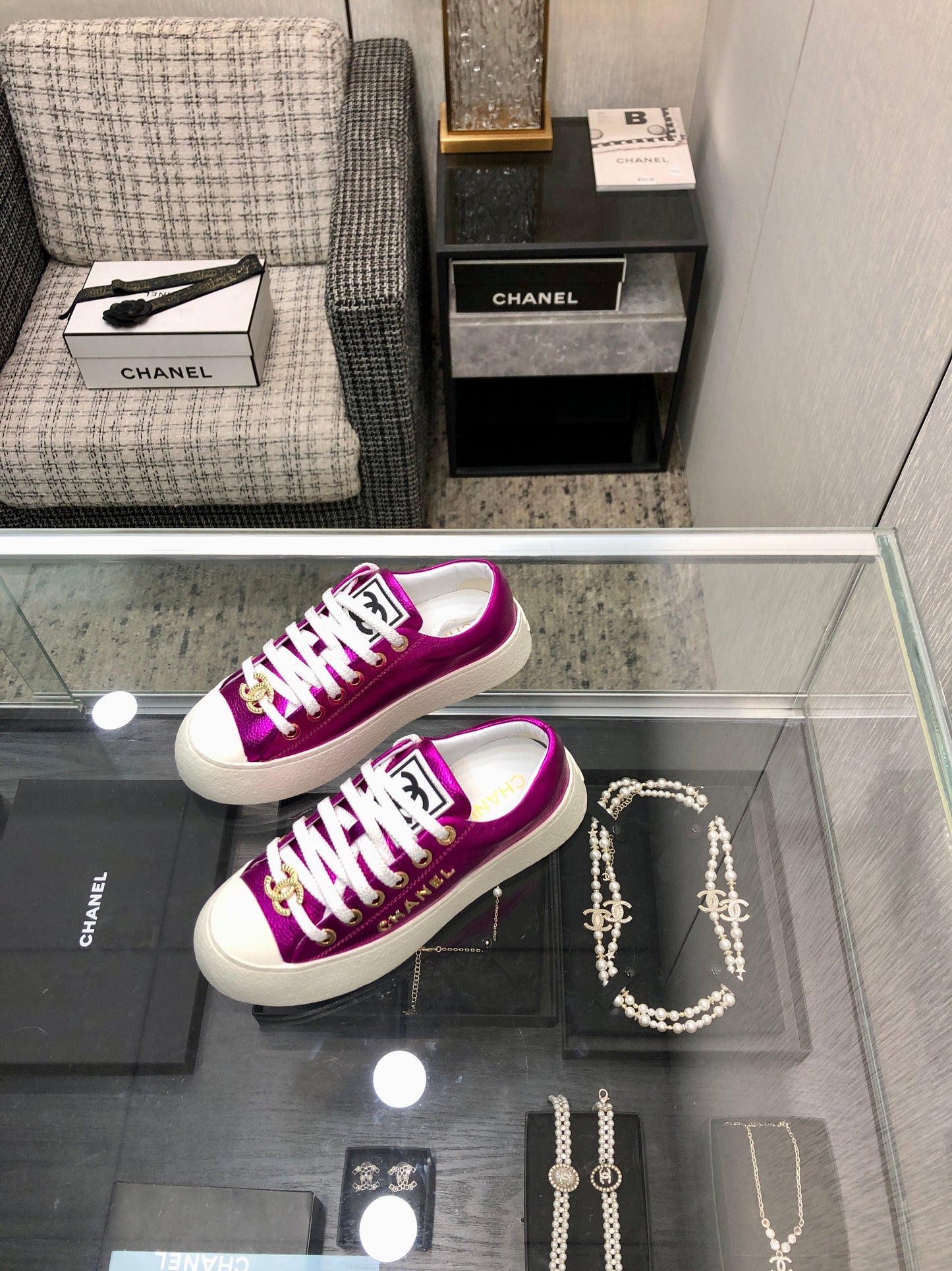 CASUAL SNEAKER IN MAGENTA PURPLE METALLIC LAMBSKIN WITH GOLD LOGO - 35
