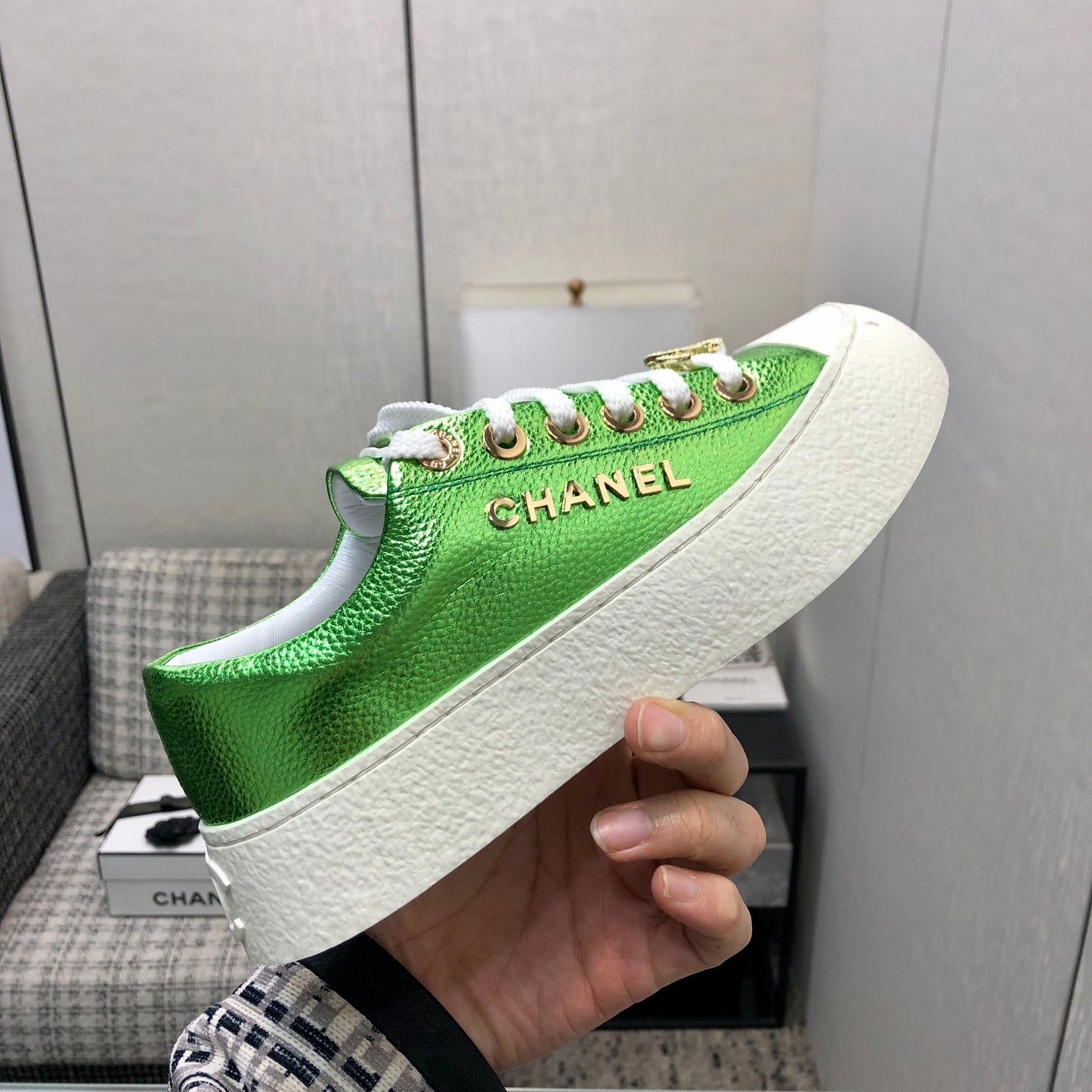 CASUAL SNEAKER IN EMERALD GREEN METALLIC LAMBSKIN WITH GOLD LOGO - 35