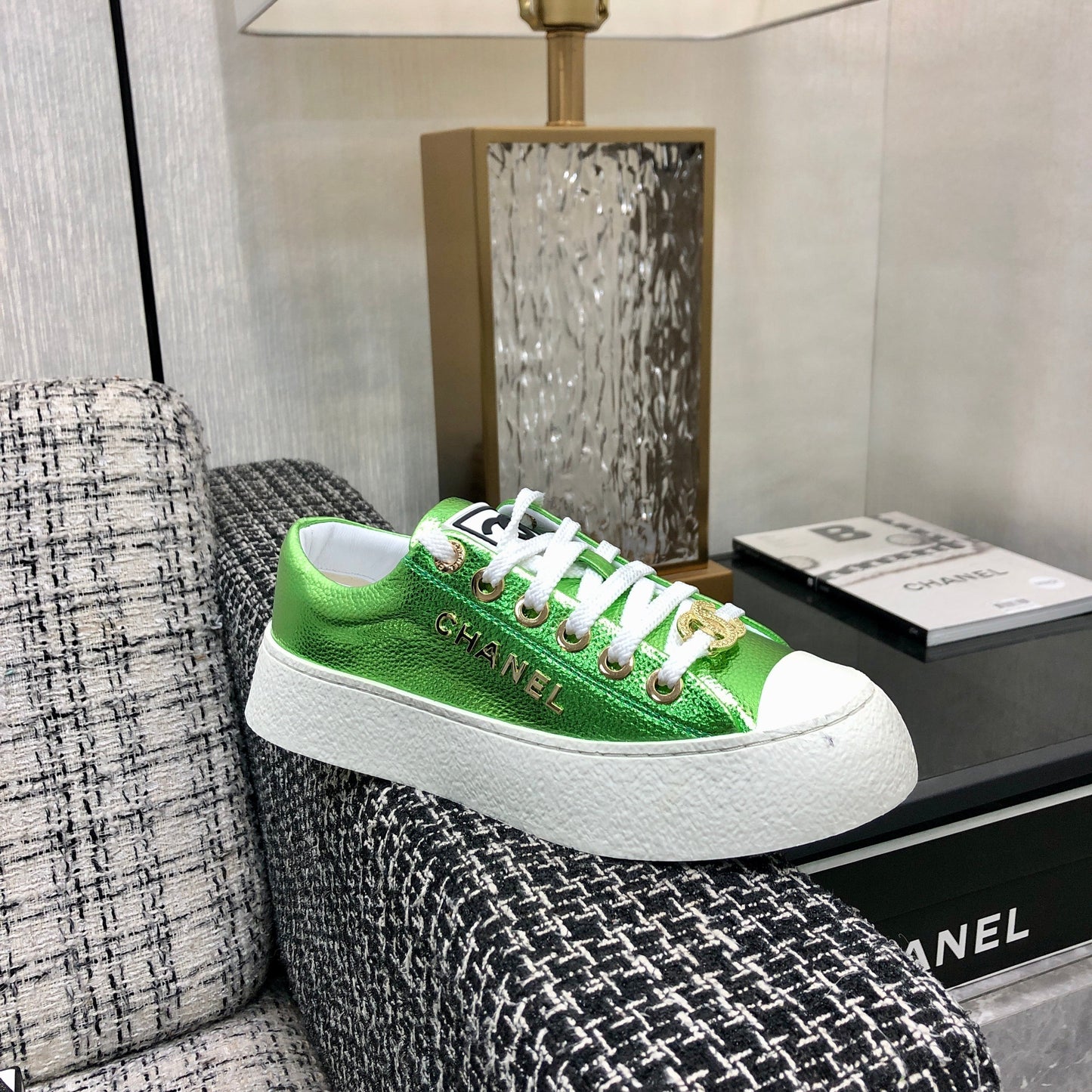 CASUAL SNEAKER IN EMERALD GREEN METALLIC LAMBSKIN WITH GOLD LOGO - 35