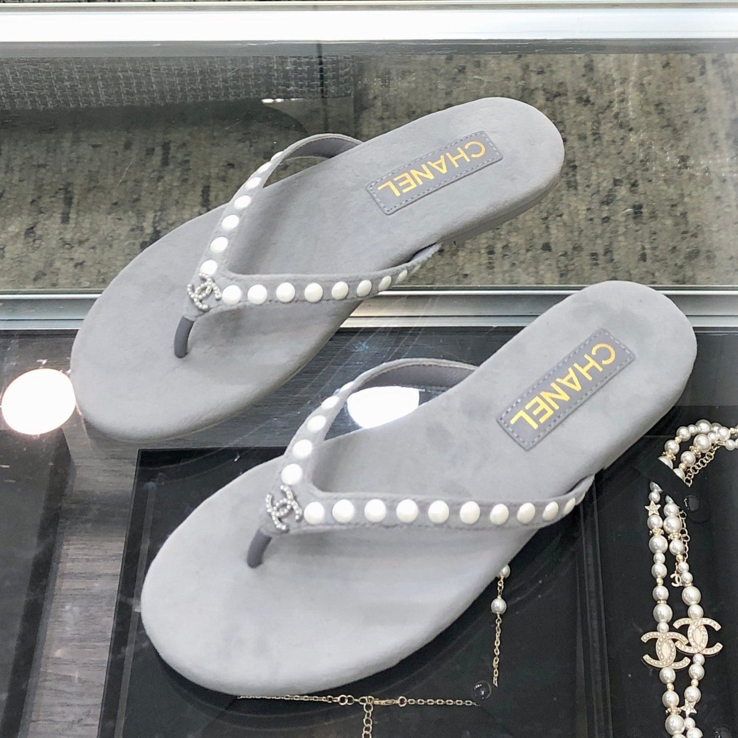 THONG SLIDE IN PALE GRAY SUEDE WITH WHITE DOT - 35