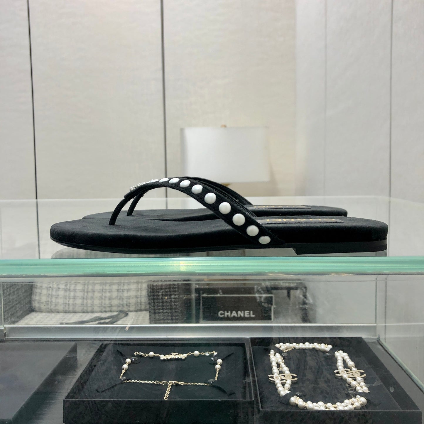 THONG SLIDE IN BLACK SUEDE WITH WHITE DOT - 35