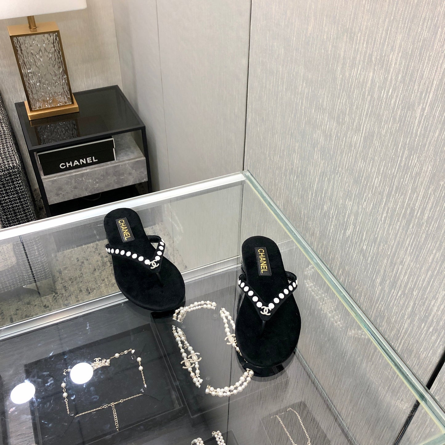 THONG SLIDE IN BLACK SUEDE WITH WHITE DOT - 35