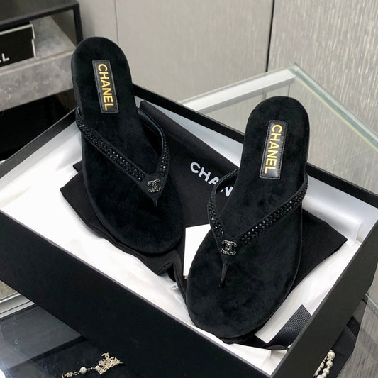 THONG SLIDE IN BLACK SUEDE WITH CRYSTALS - 35