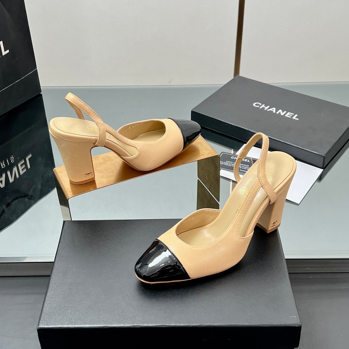 CC SLINGBACK 25S 90 MM IN BEIGE LAMBSKIN AND BLACK GLOSSY LEATHER WITH CHECK PATTERN - 35