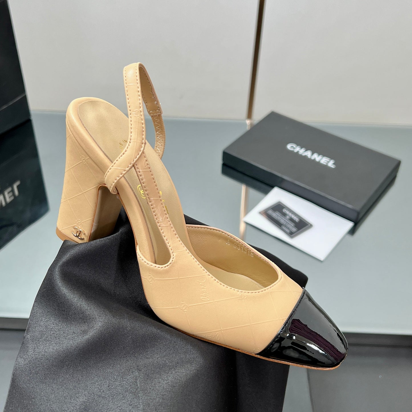 CC SLINGBACK 25S 90 MM IN BEIGE LAMBSKIN AND BLACK GLOSSY LEATHER WITH CHECK PATTERN - 35