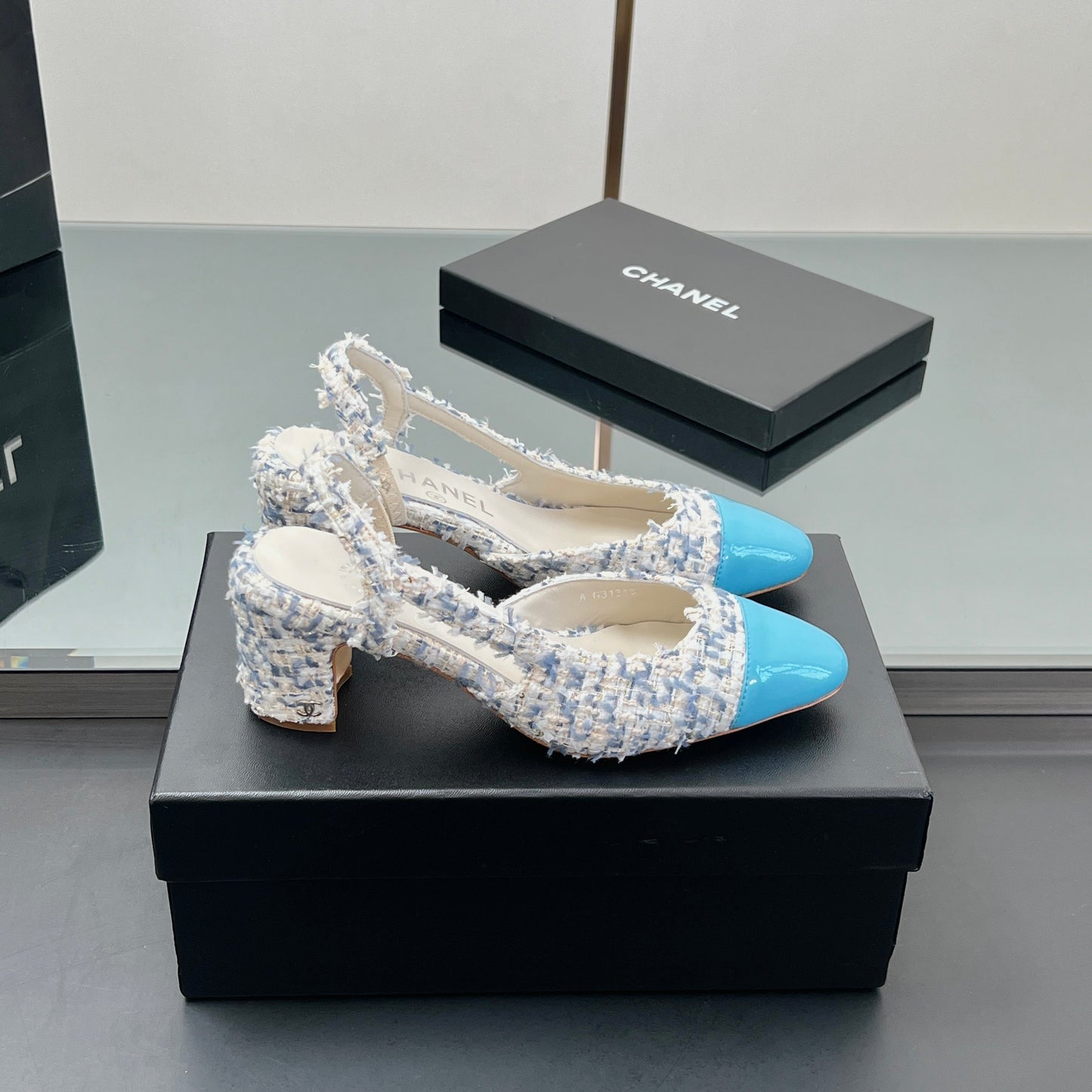 CC SLINGBACK 25S 65 MM IN BLUE TWEED AND GLOSSY LEATHER - 35