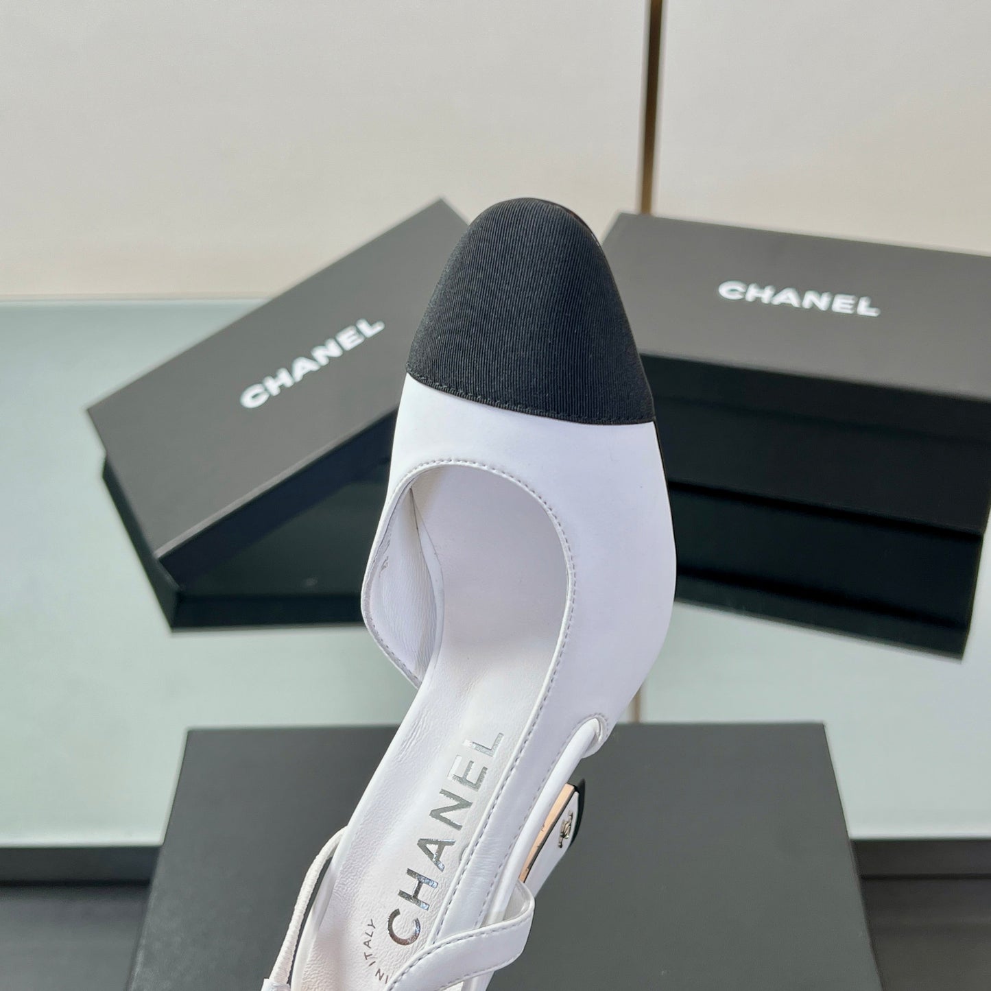 CC SLINGBACK 25S 65 MM IN WHITE LAMBSKIN AND BLACK FABRIC - 35