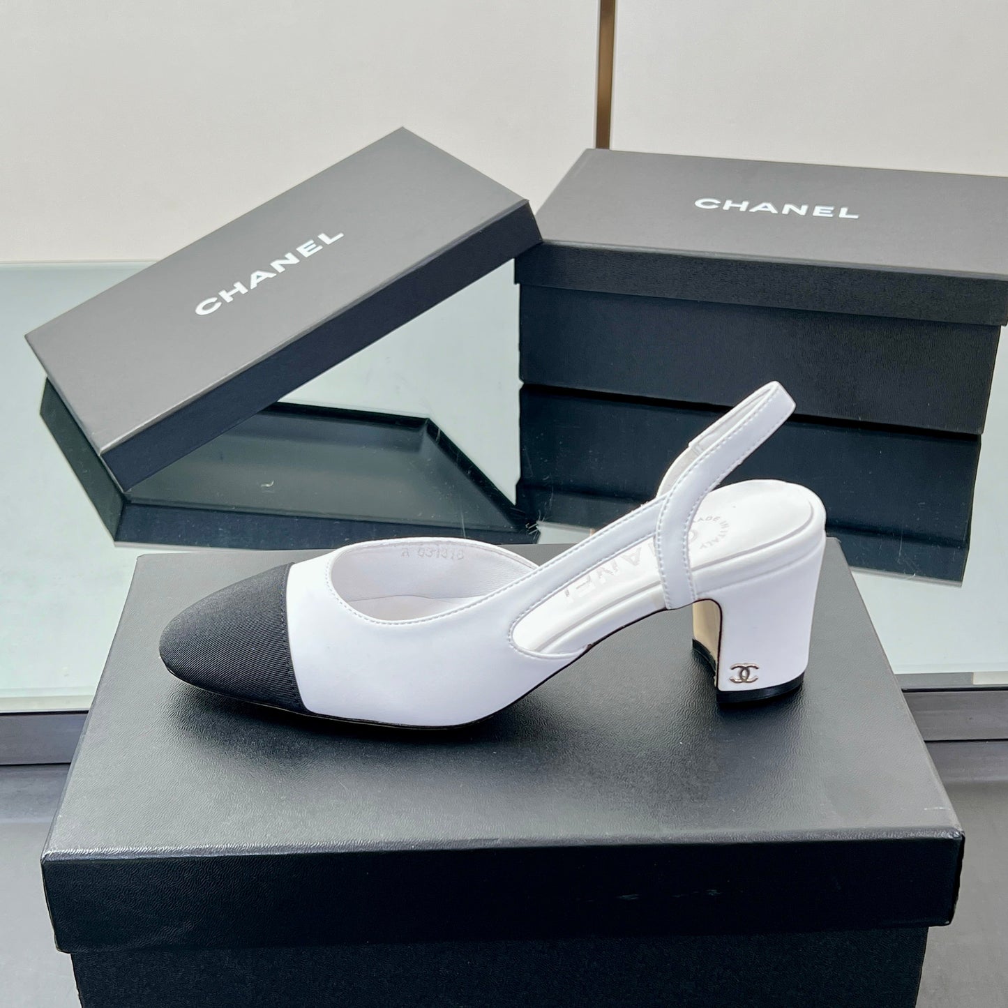 CC SLINGBACK 25S 65 MM IN WHITE LAMBSKIN AND BLACK FABRIC - 35
