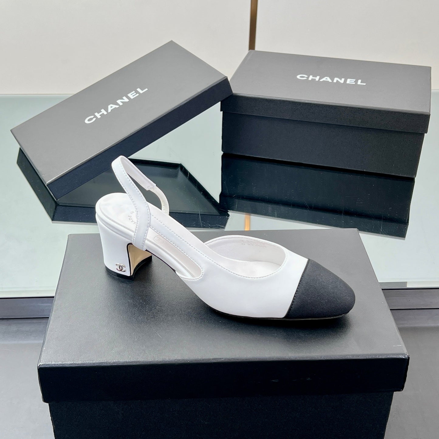 CC SLINGBACK 25S 65 MM IN WHITE LAMBSKIN AND BLACK FABRIC - 35