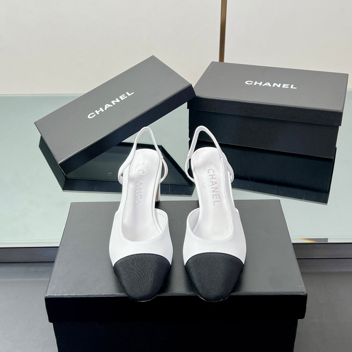 CC SLINGBACK 25S 65 MM IN WHITE LAMBSKIN AND BLACK FABRIC - 35