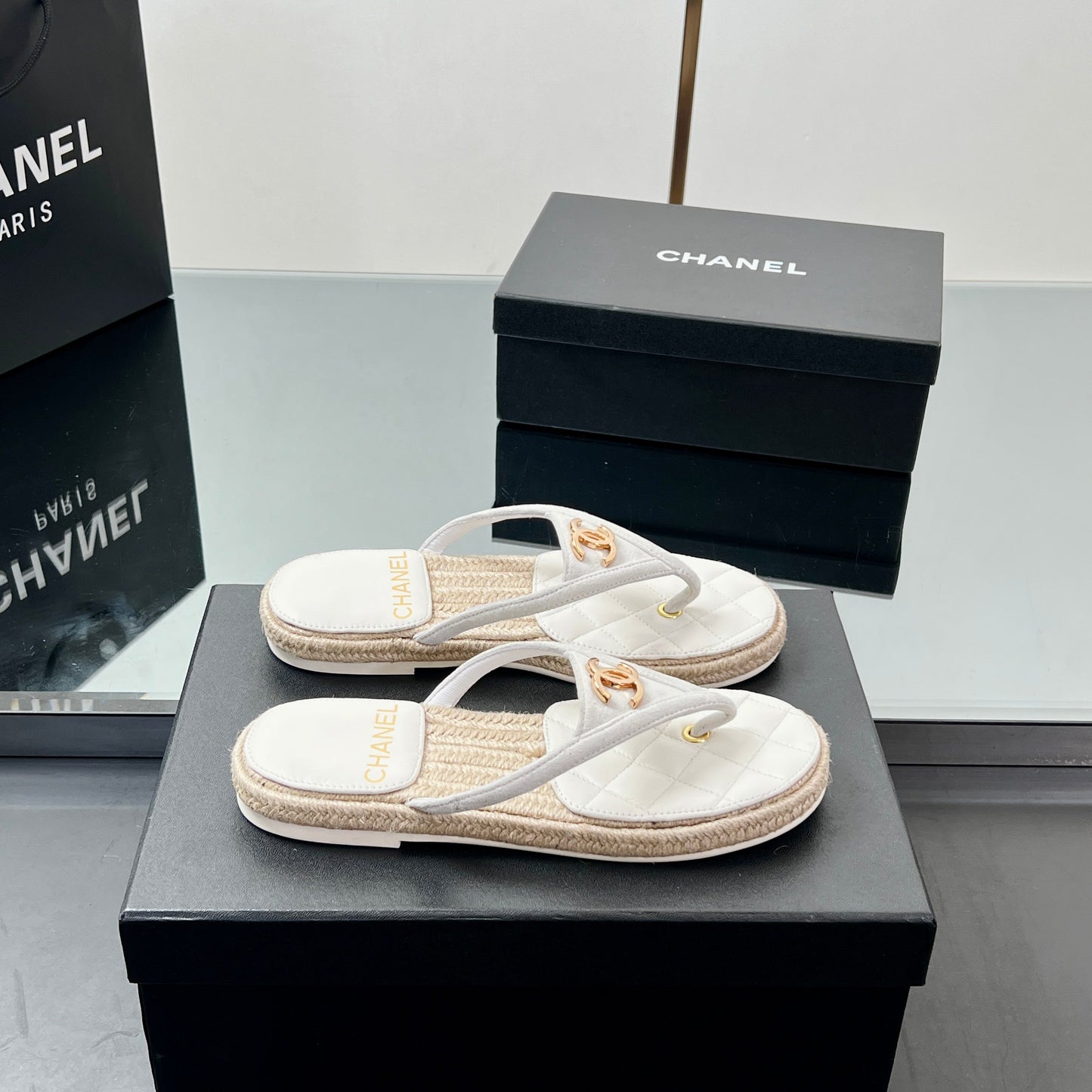 FLIP-FLOPS IN WHITE LAMBSKIN WITH RAFFIA - 35