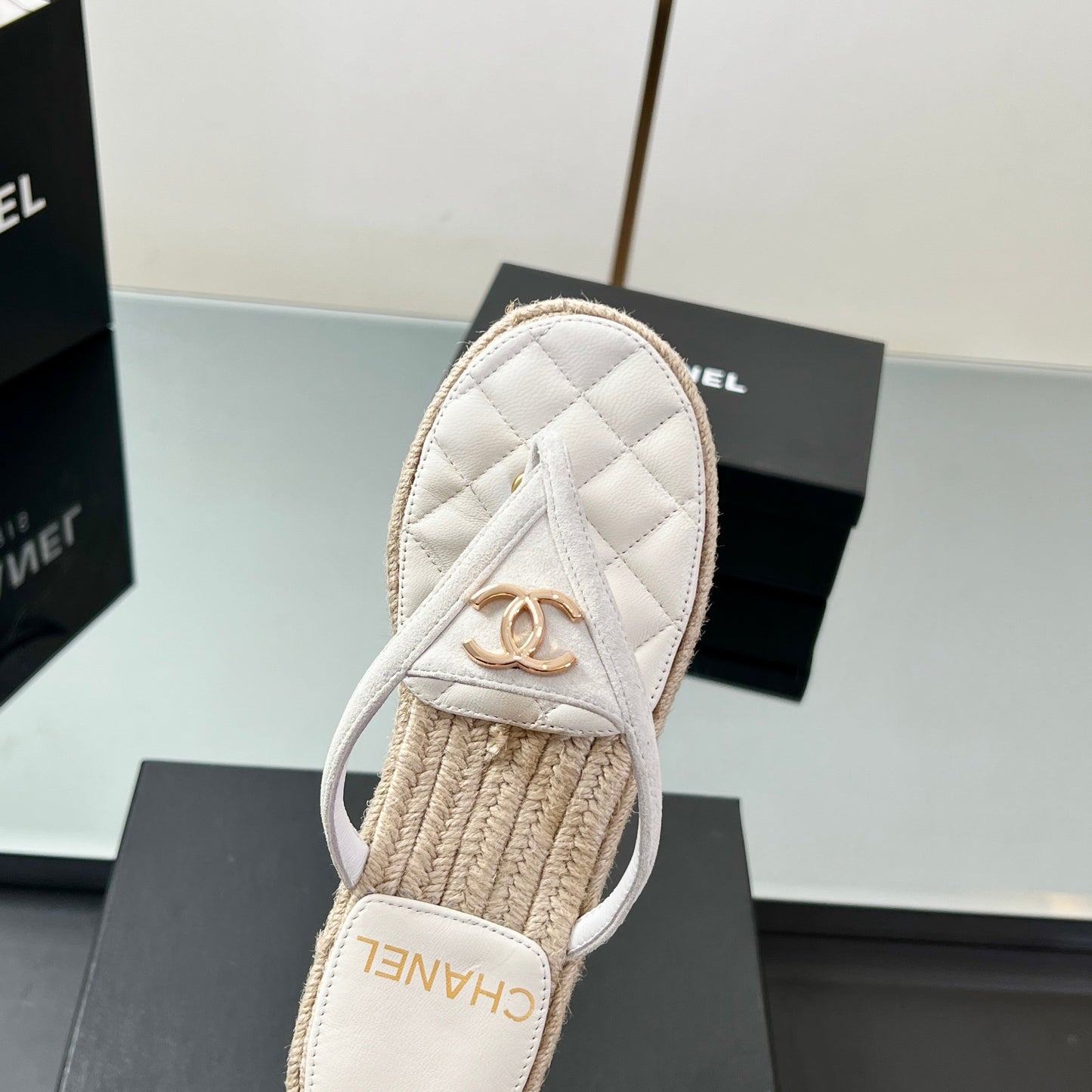 FLIP-FLOPS IN WHITE LAMBSKIN WITH RAFFIA - 35