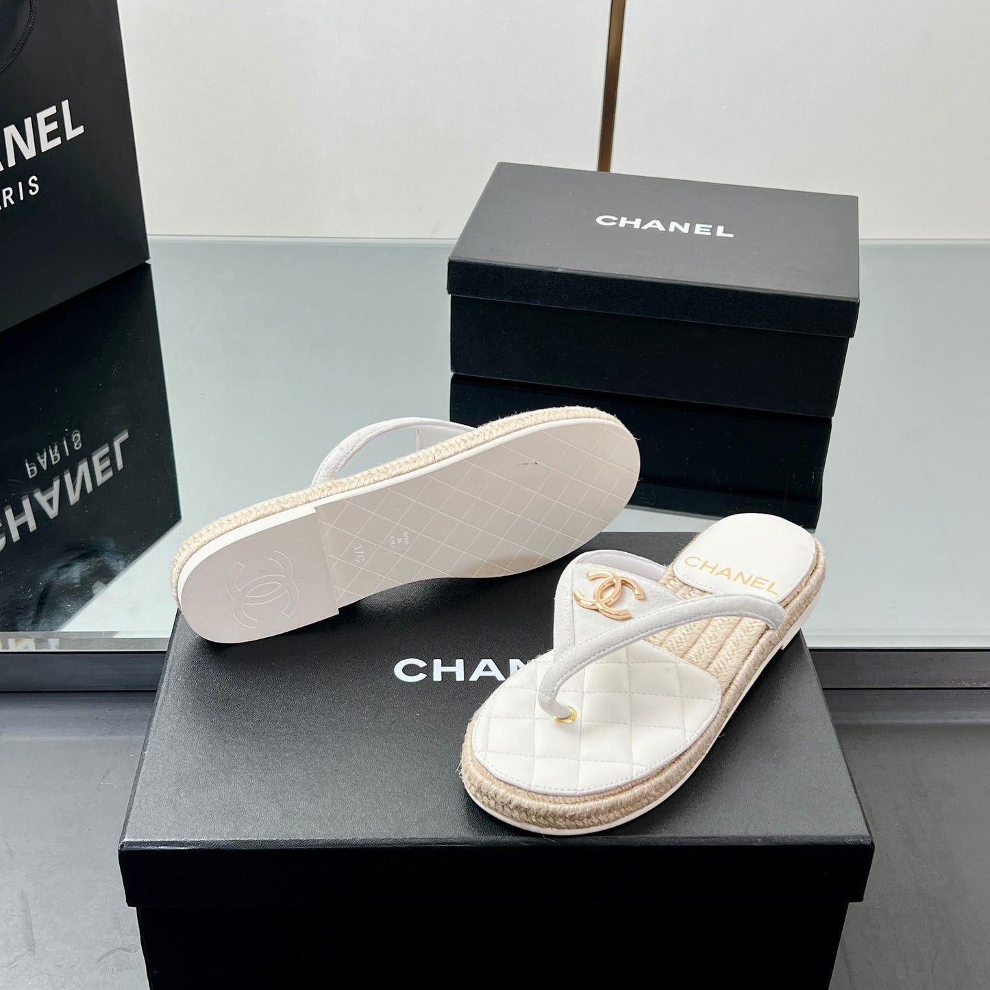 FLIP-FLOPS IN WHITE LAMBSKIN WITH RAFFIA - 35