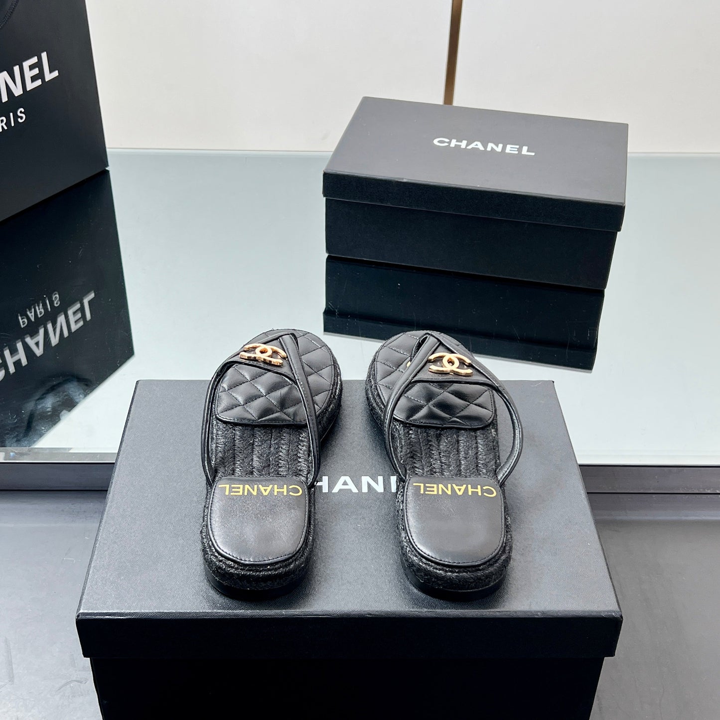 FLIP-FLOPS IN BLACK LAMBSKIN WITH RAFFIA - 35