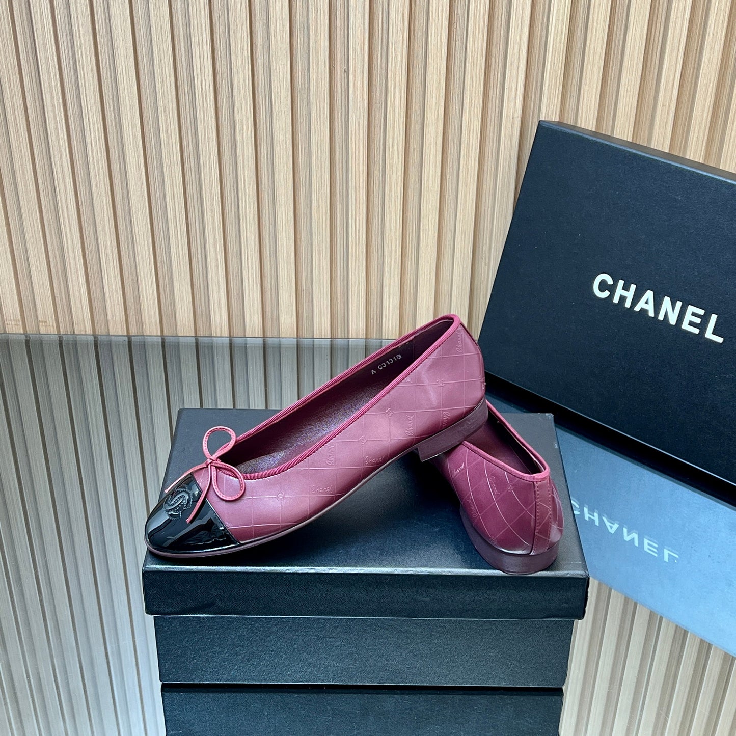 CHANEL 25S BALLET FLATS 20MM IN DEEP PLUM AND BLACK CALFSKIN GLOSSY WITH BOW - 35