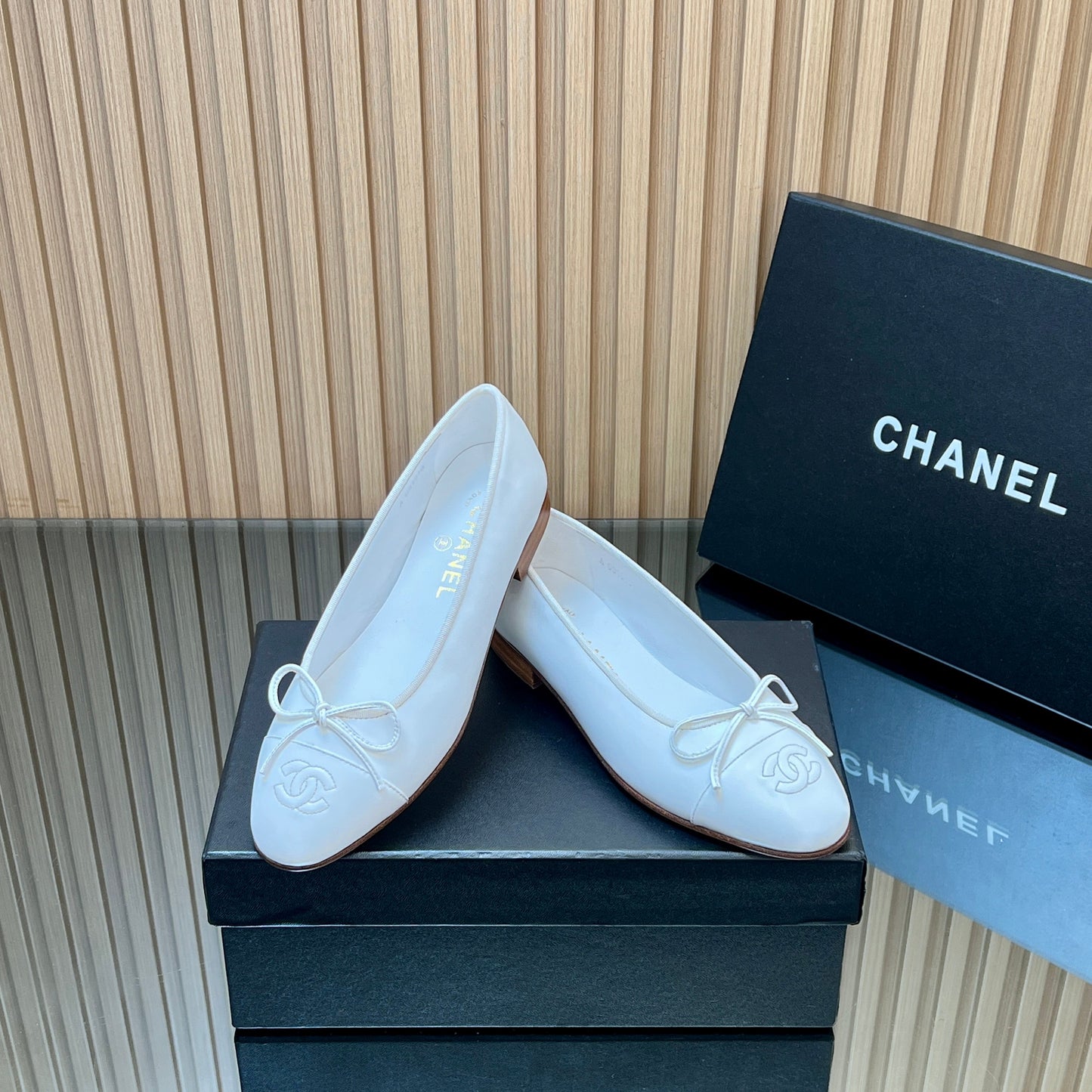 CHANEL 25S BALLET FLATS 20MM IN WHITE CALFSKIN WITH BOW - 35