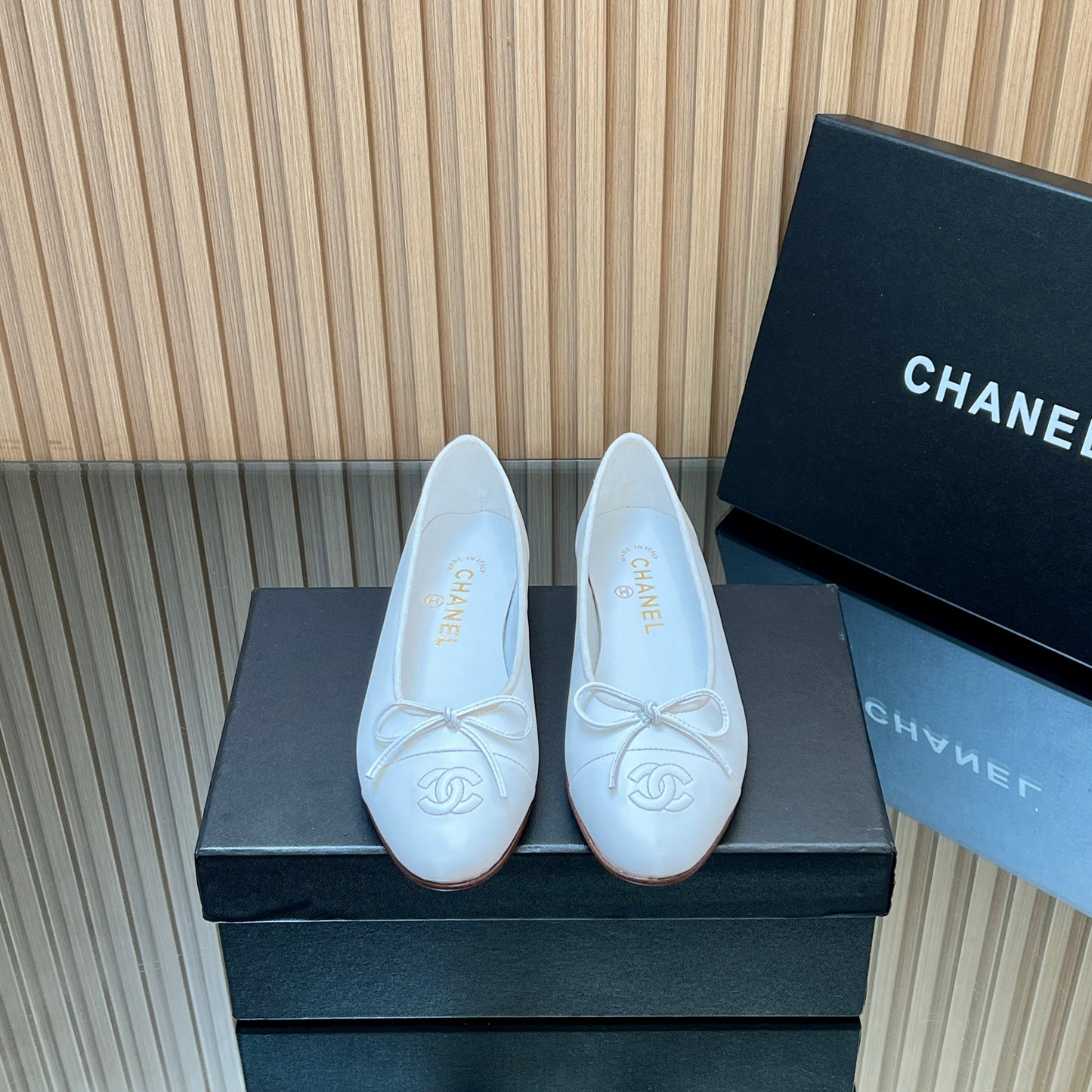 CHANEL 25S BALLET FLATS 20MM IN WHITE CALFSKIN WITH BOW - 35