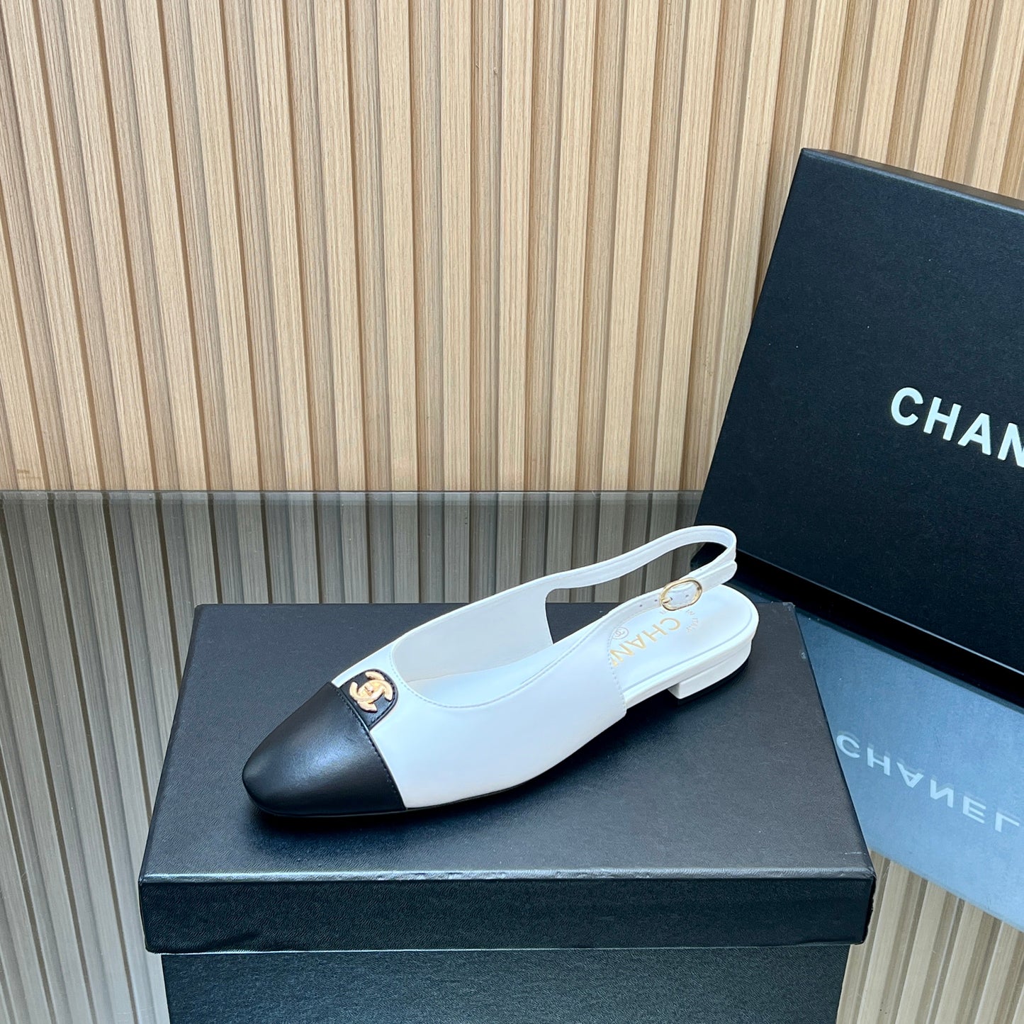 CHANEL 25S SLINGBACK FLATS IN WHITE CALFSKIN GOLD HARDWARE