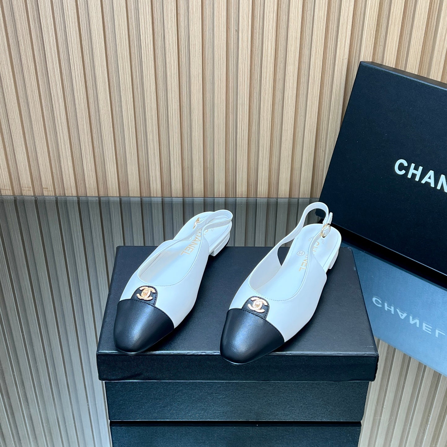 CHANEL 25S SLINGBACK FLATS IN WHITE CALFSKIN GOLD HARDWRE - 35