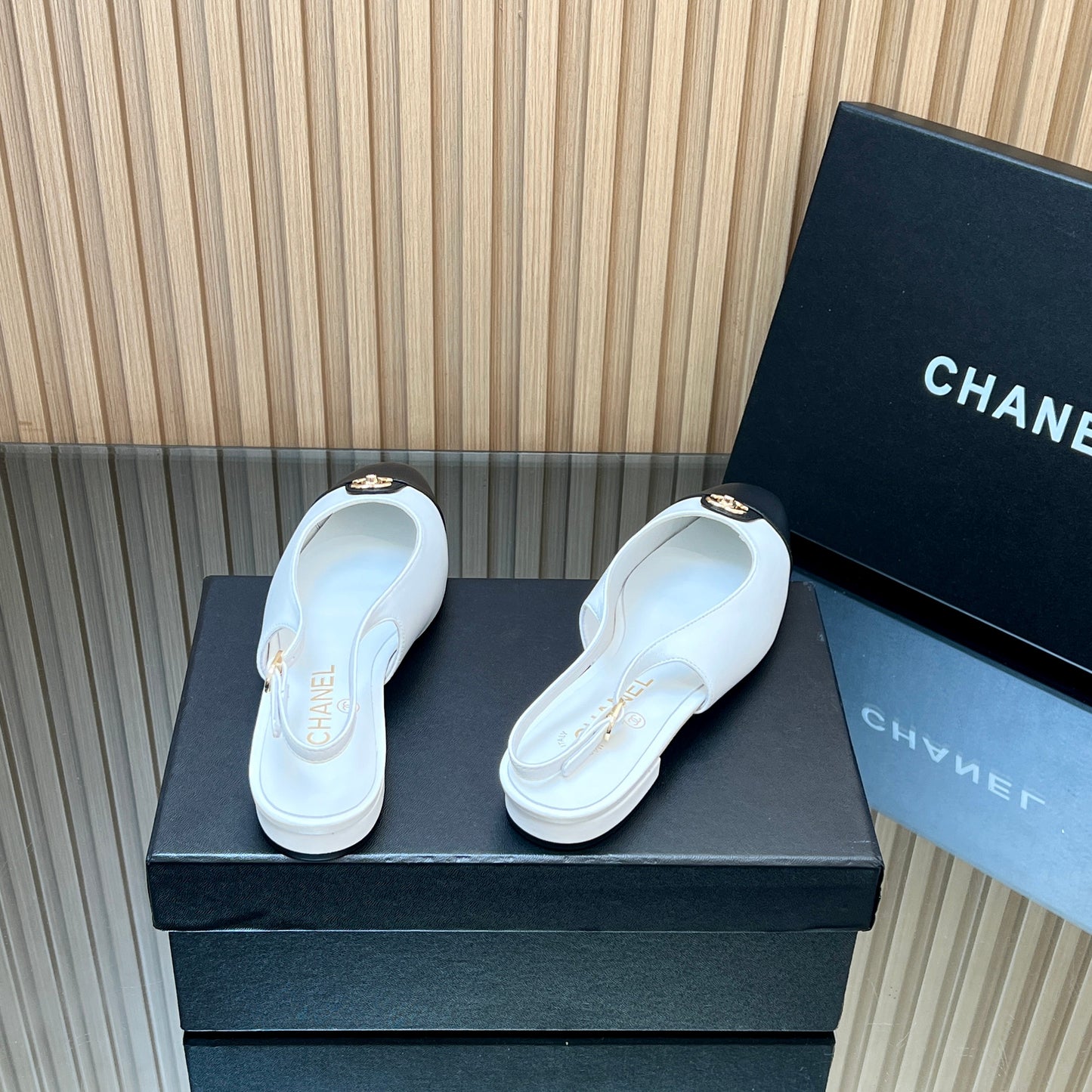 CHANEL 25S SLINGBACK FLATS IN WHITE CALFSKIN GOLD HARDWRE - 35
