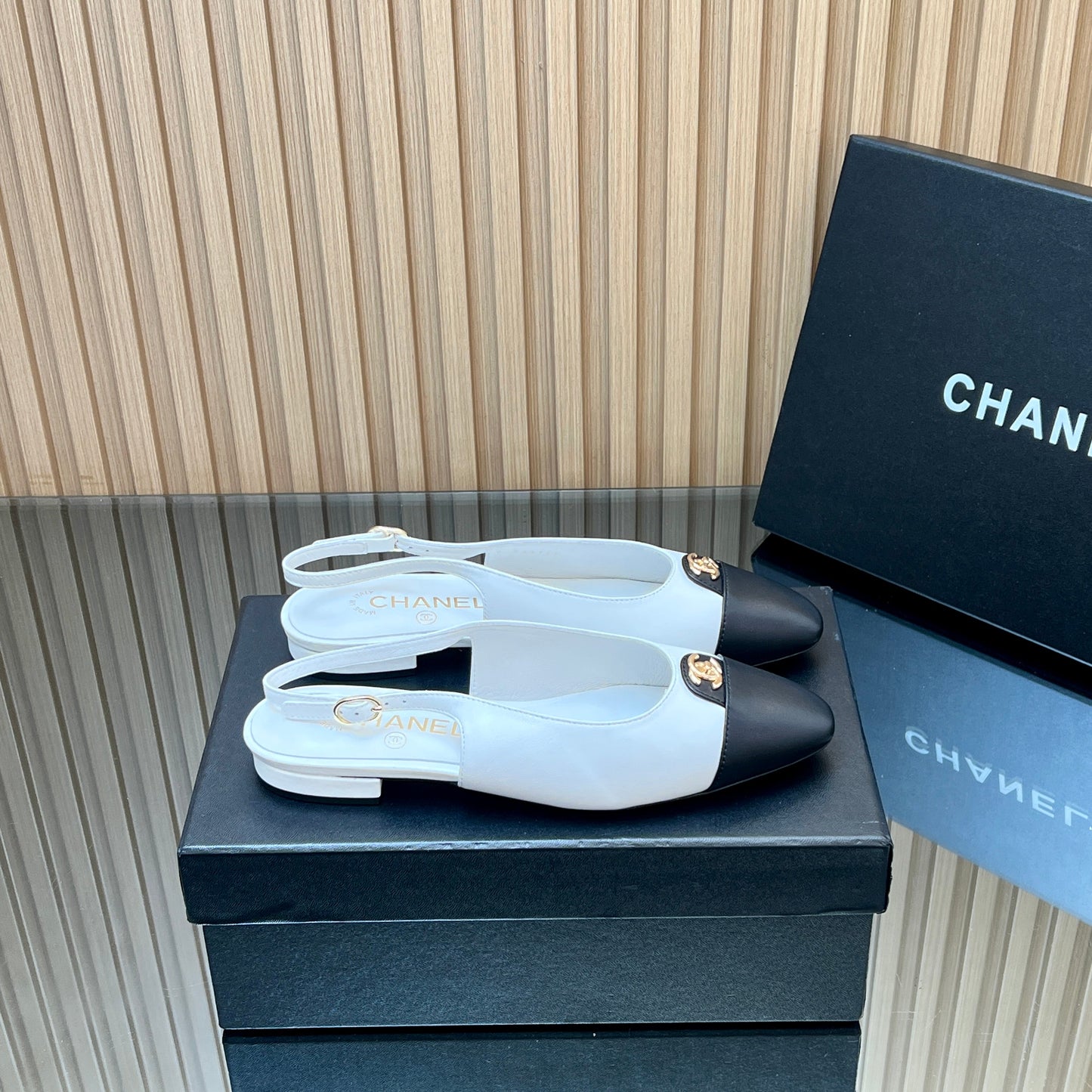 CHANEL 25S SLINGBACK FLATS IN WHITE CALFSKIN GOLD HARDWARE