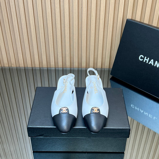 CHANEL 25S БОСОНІЖКИ-СЛІНГБЕКИ З БІЛОЇ ТЕЛЯЧОЇ ШКІРИ ІЗ ЗОЛОТОЮ ФУРНІТУРОЮ